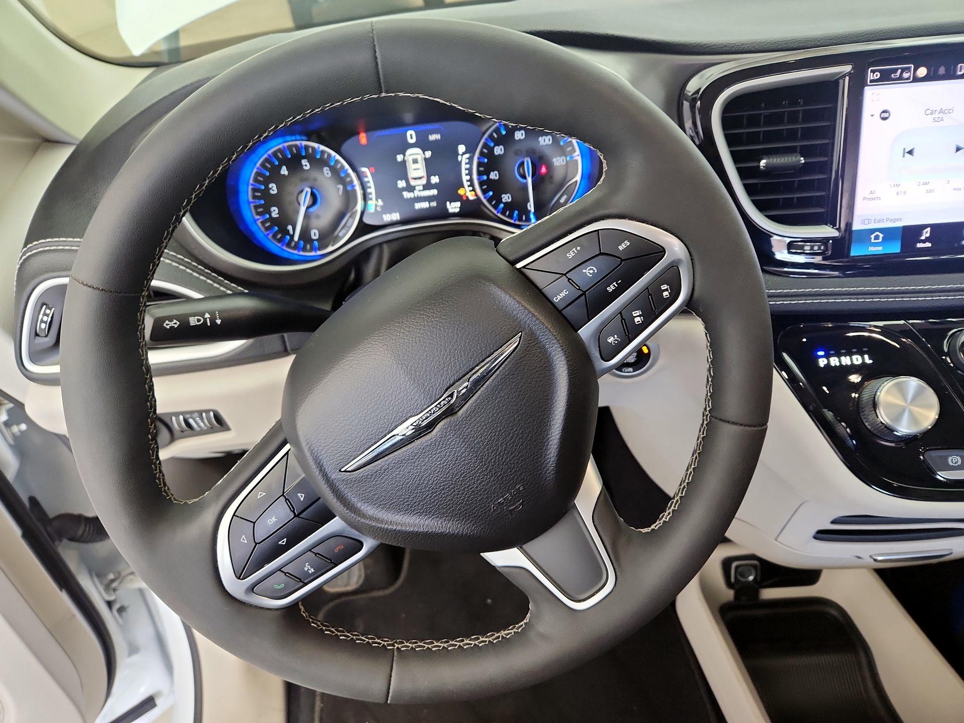 Thumbnail: 2023 Chrysler Pacifica - 10