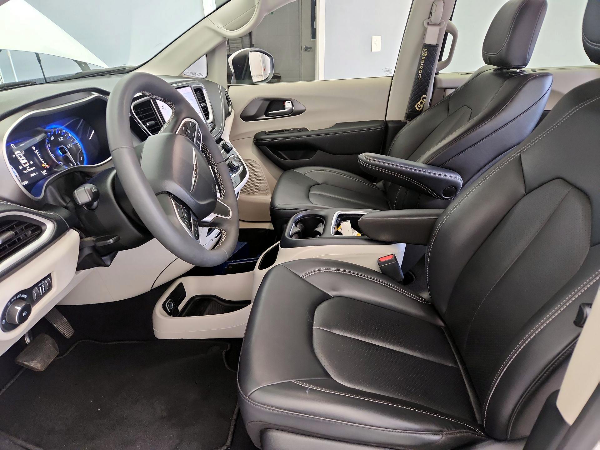 Thumbnail: 2023 Chrysler Pacifica - 11
