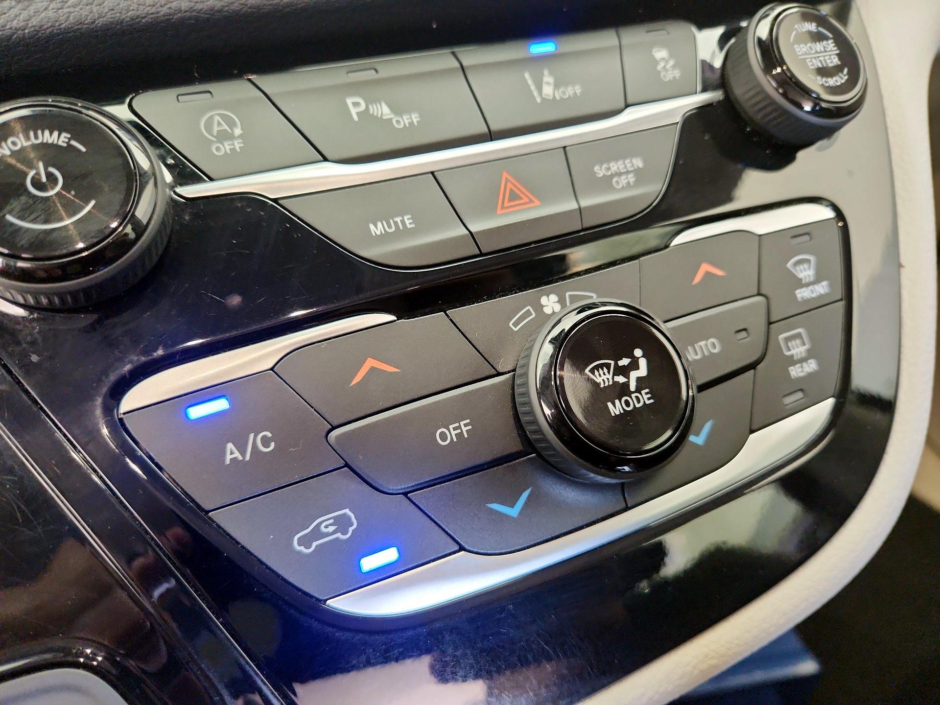 Thumbnail: 2023 Chrysler Pacifica - 16