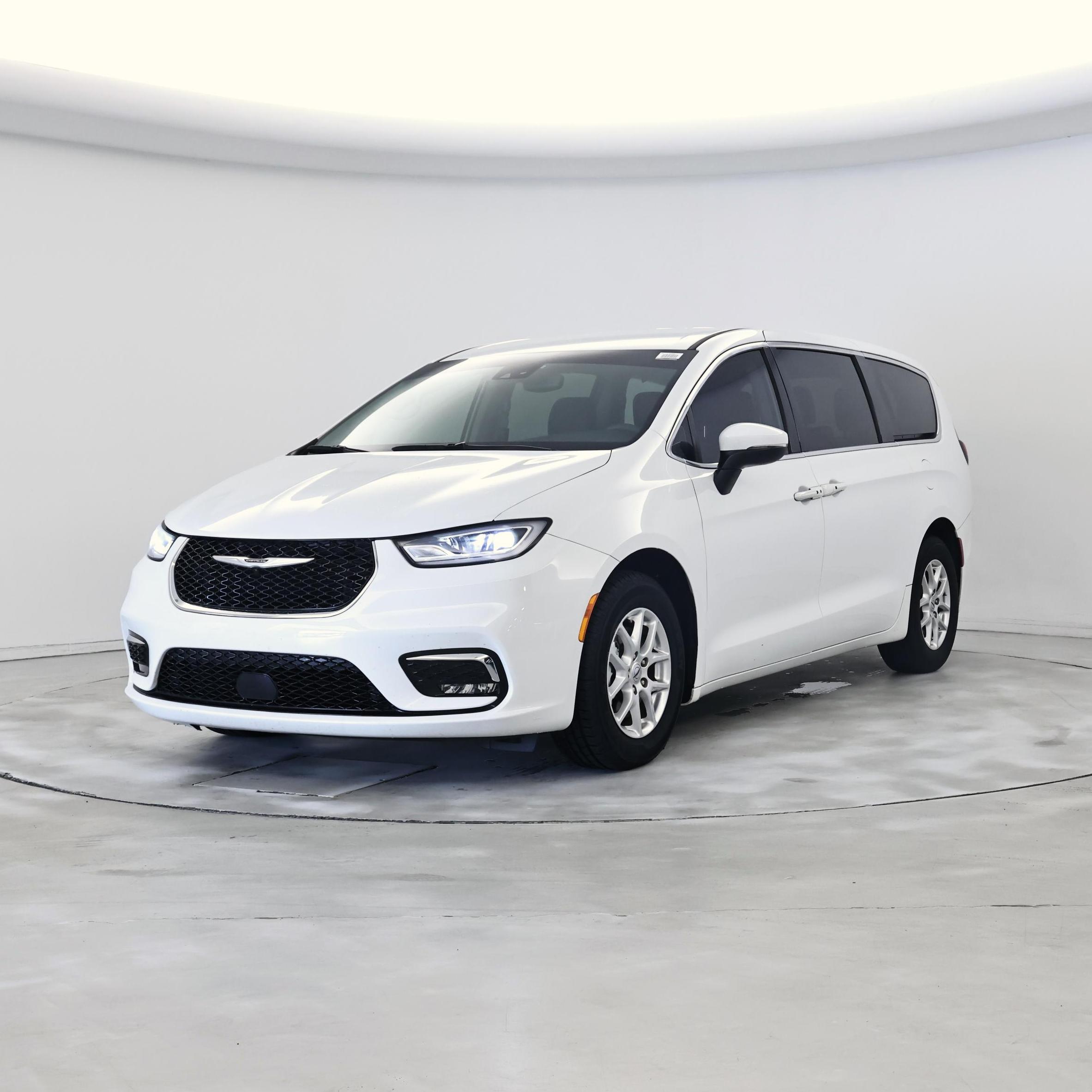 Thumbnail: 2023 Chrysler Pacifica - 4