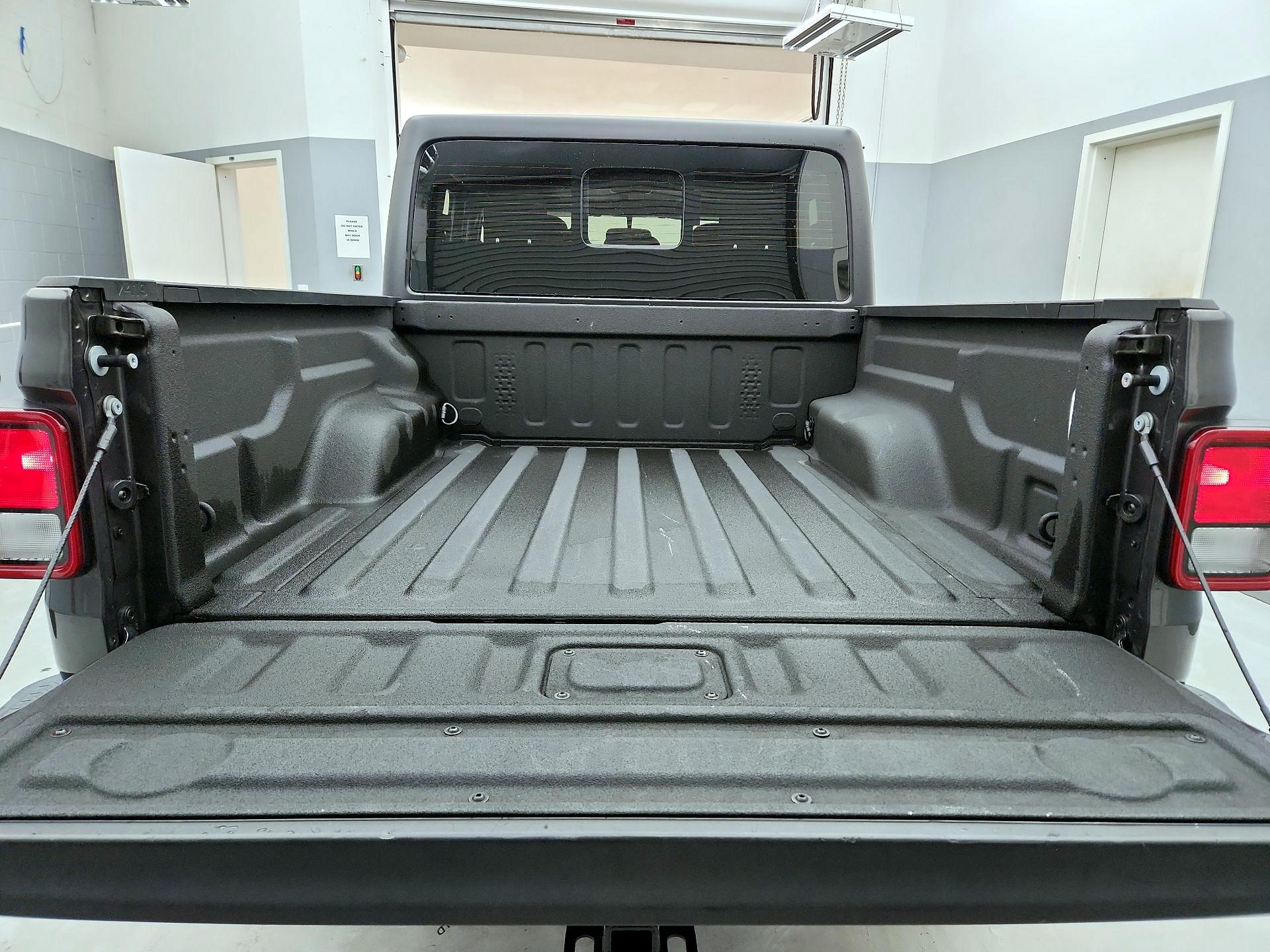 Thumbnail: 2023 Jeep Gladiator - 20