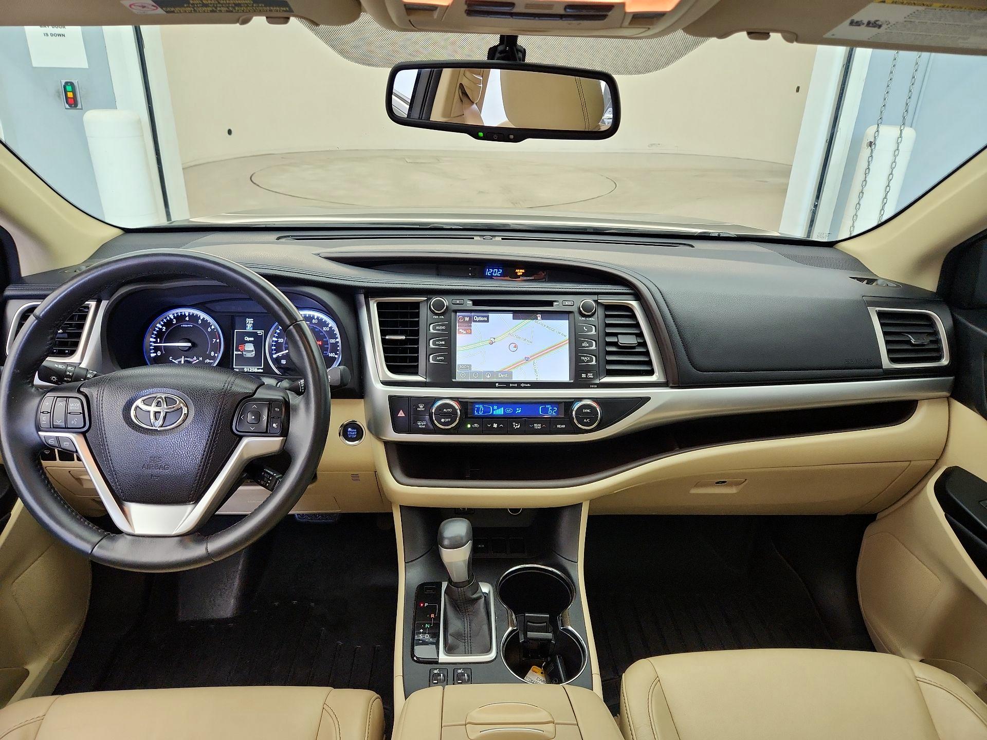 Thumbnail: 2016 Toyota Highlander - 9