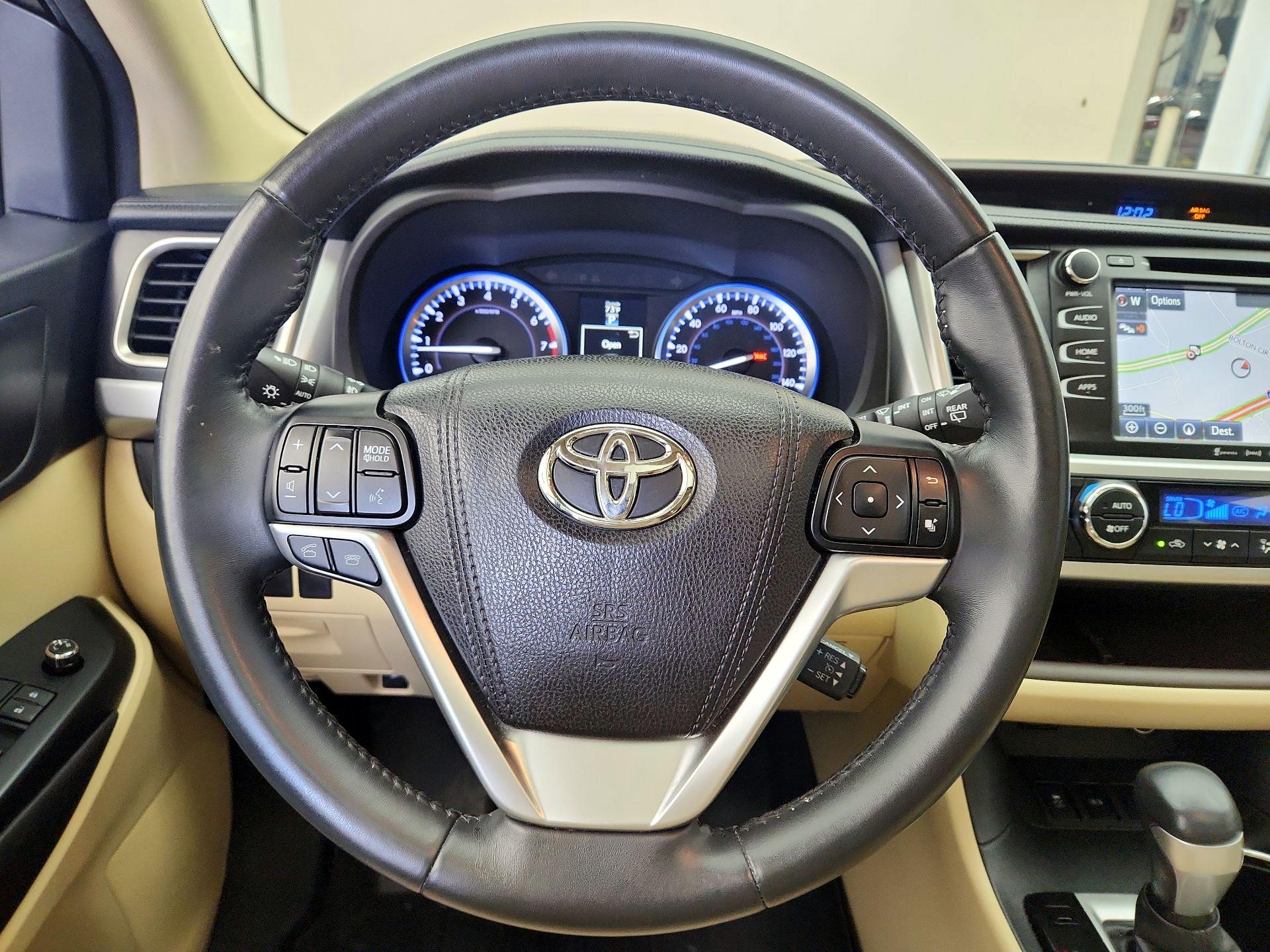 Thumbnail: 2016 Toyota Highlander - 10