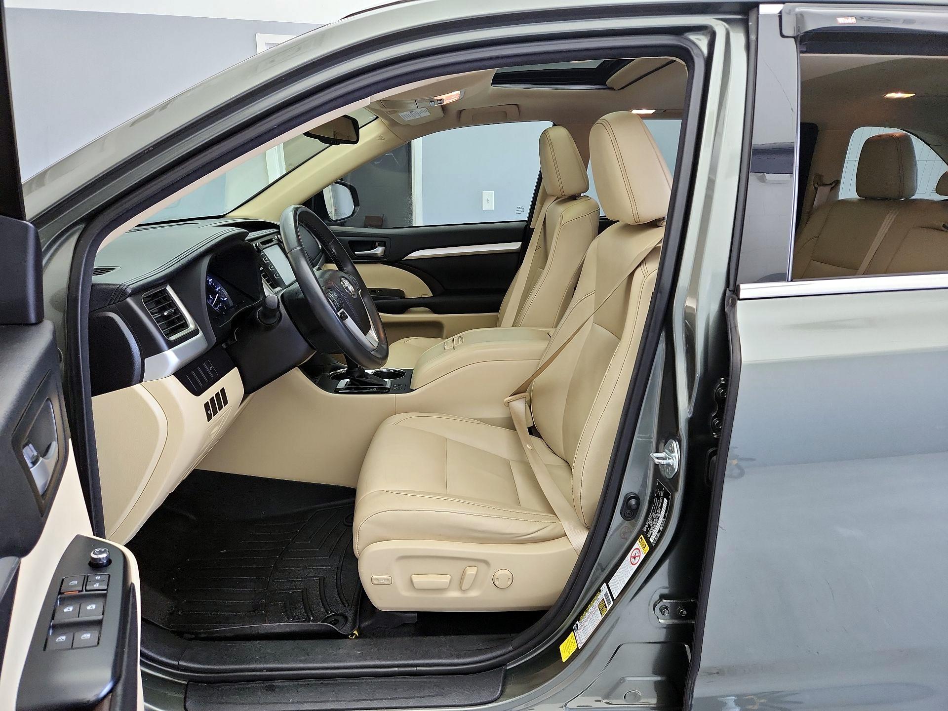 Thumbnail: 2016 Toyota Highlander - 11