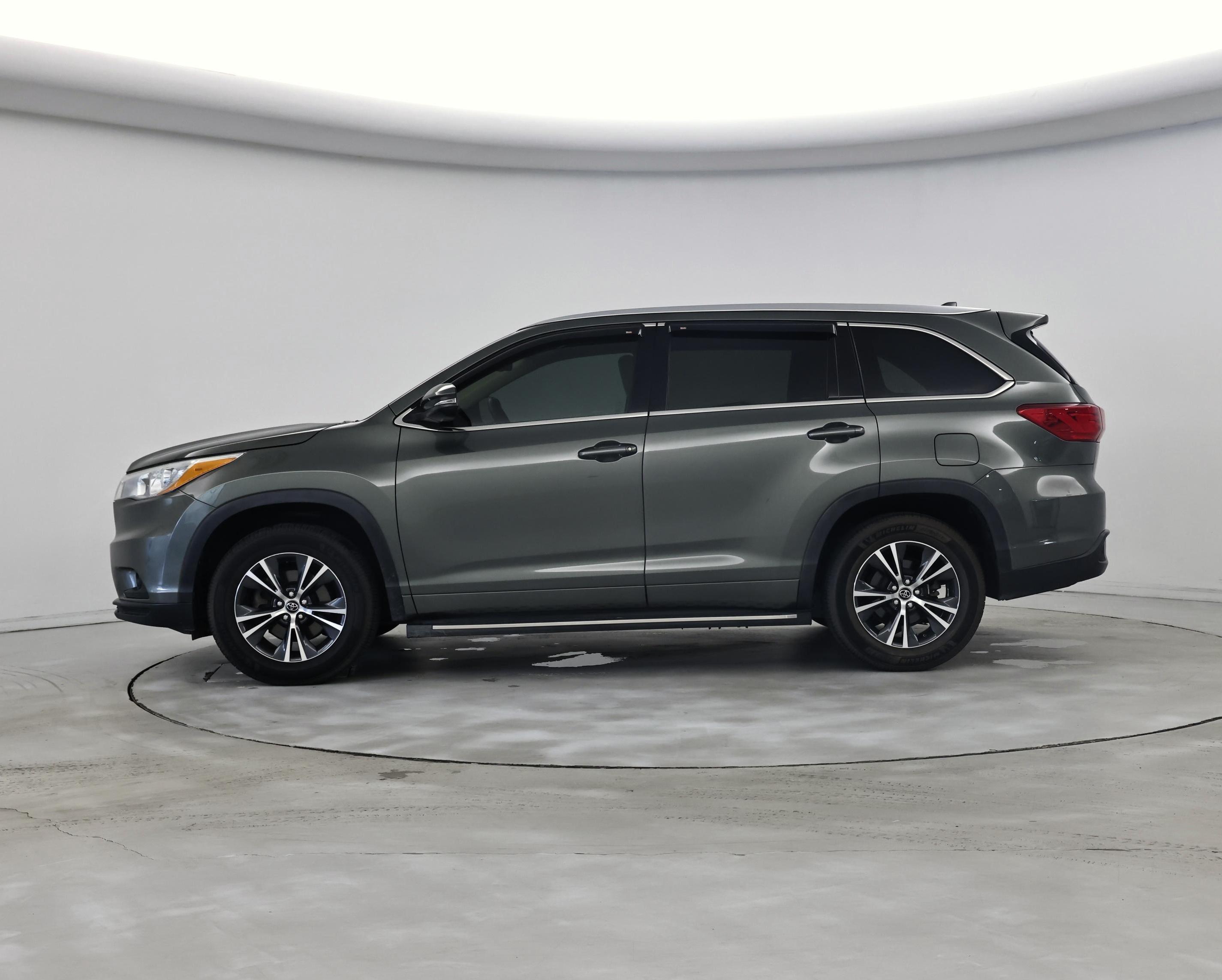 Thumbnail: 2016 Toyota Highlander - 3