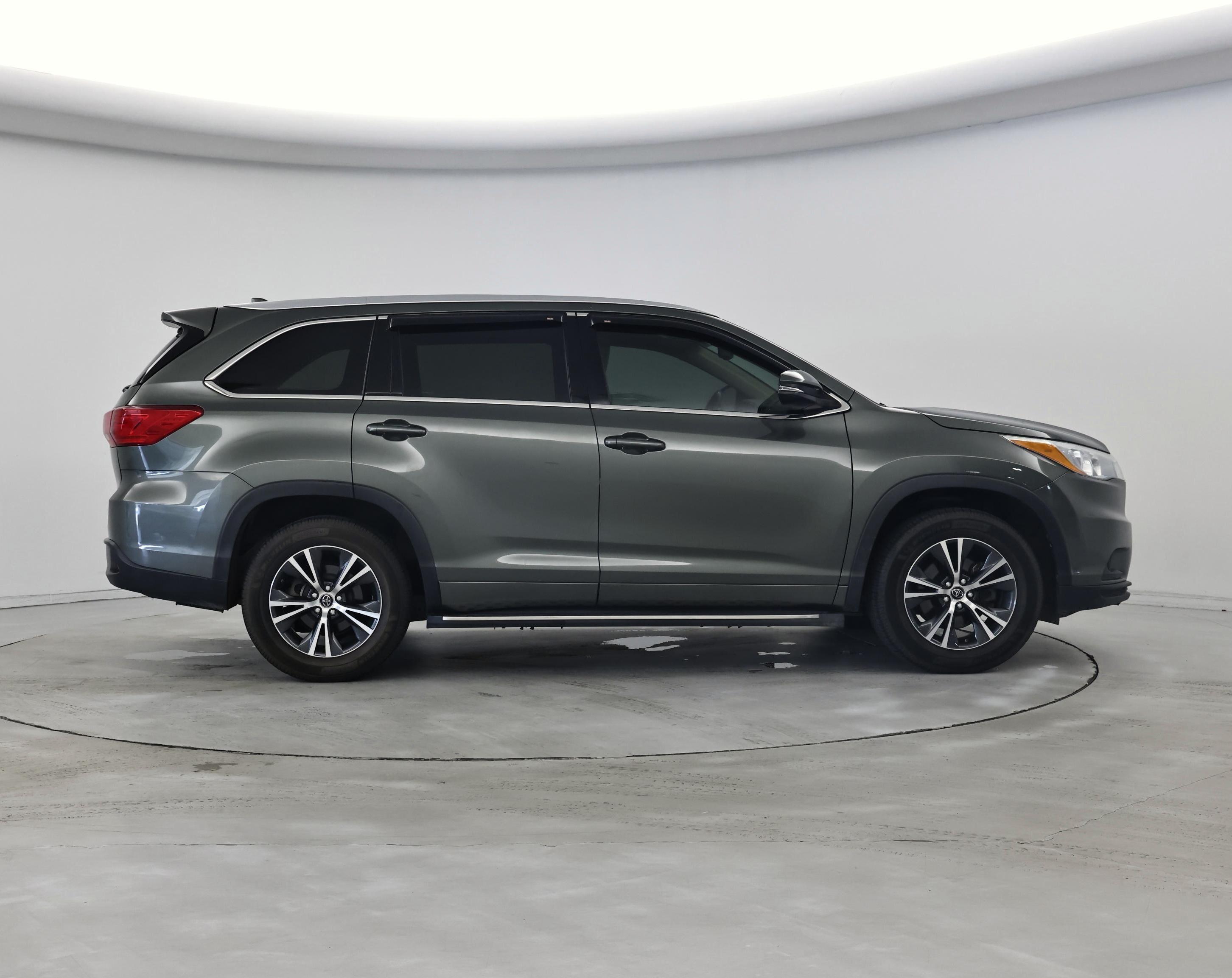 Thumbnail: 2016 Toyota Highlander - 7