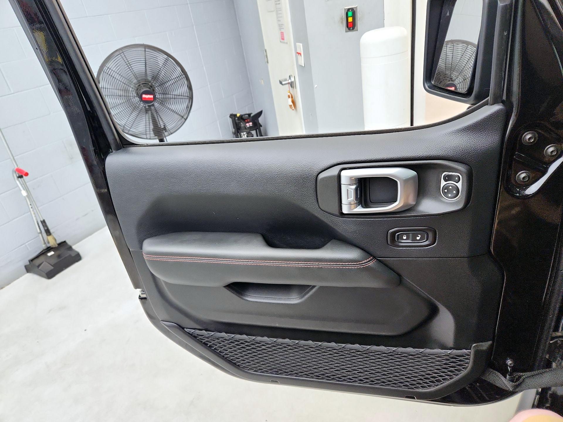 Thumbnail: 2019 Jeep Wrangler - 12