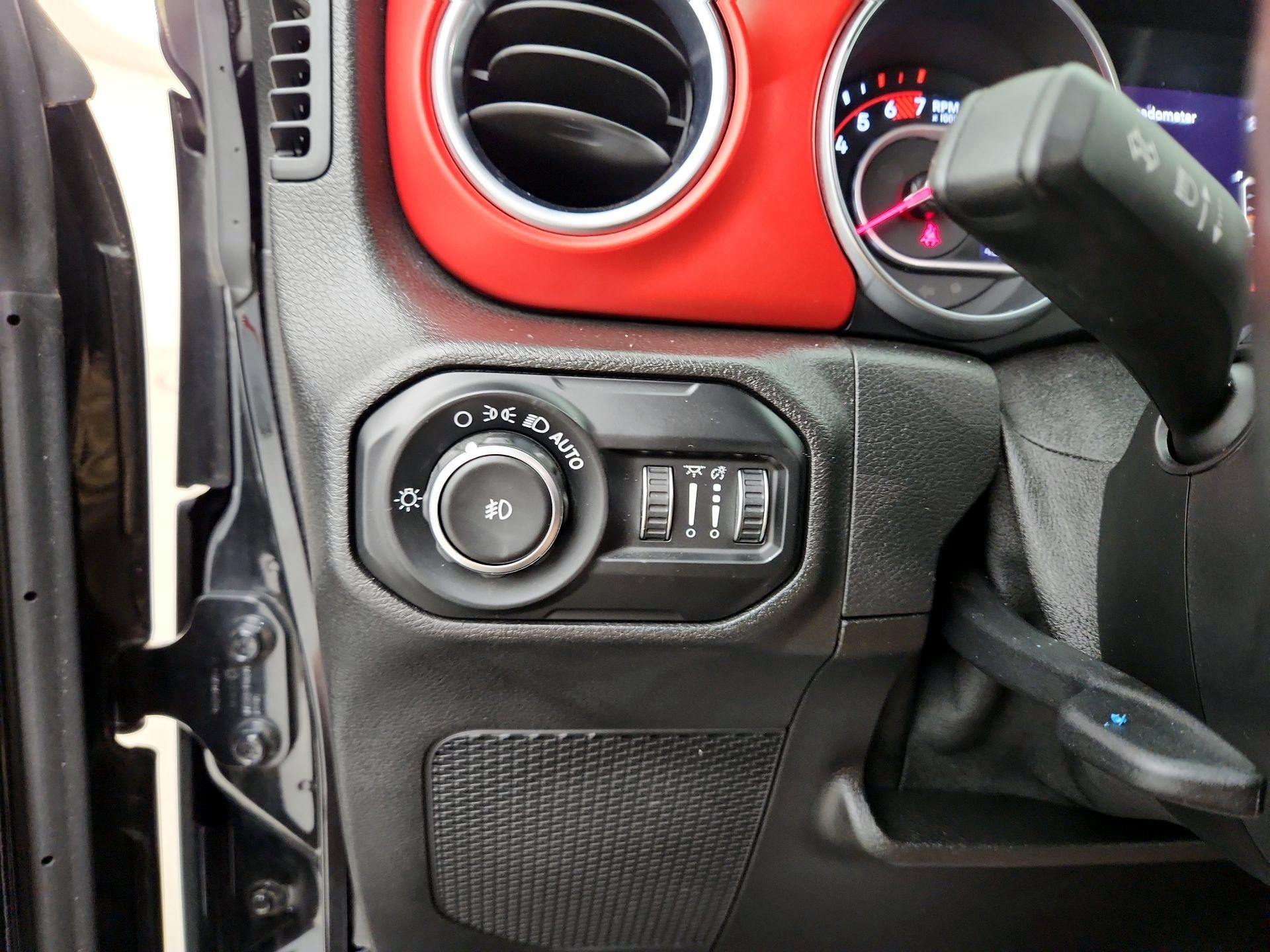 Thumbnail: 2019 Jeep Wrangler - 13