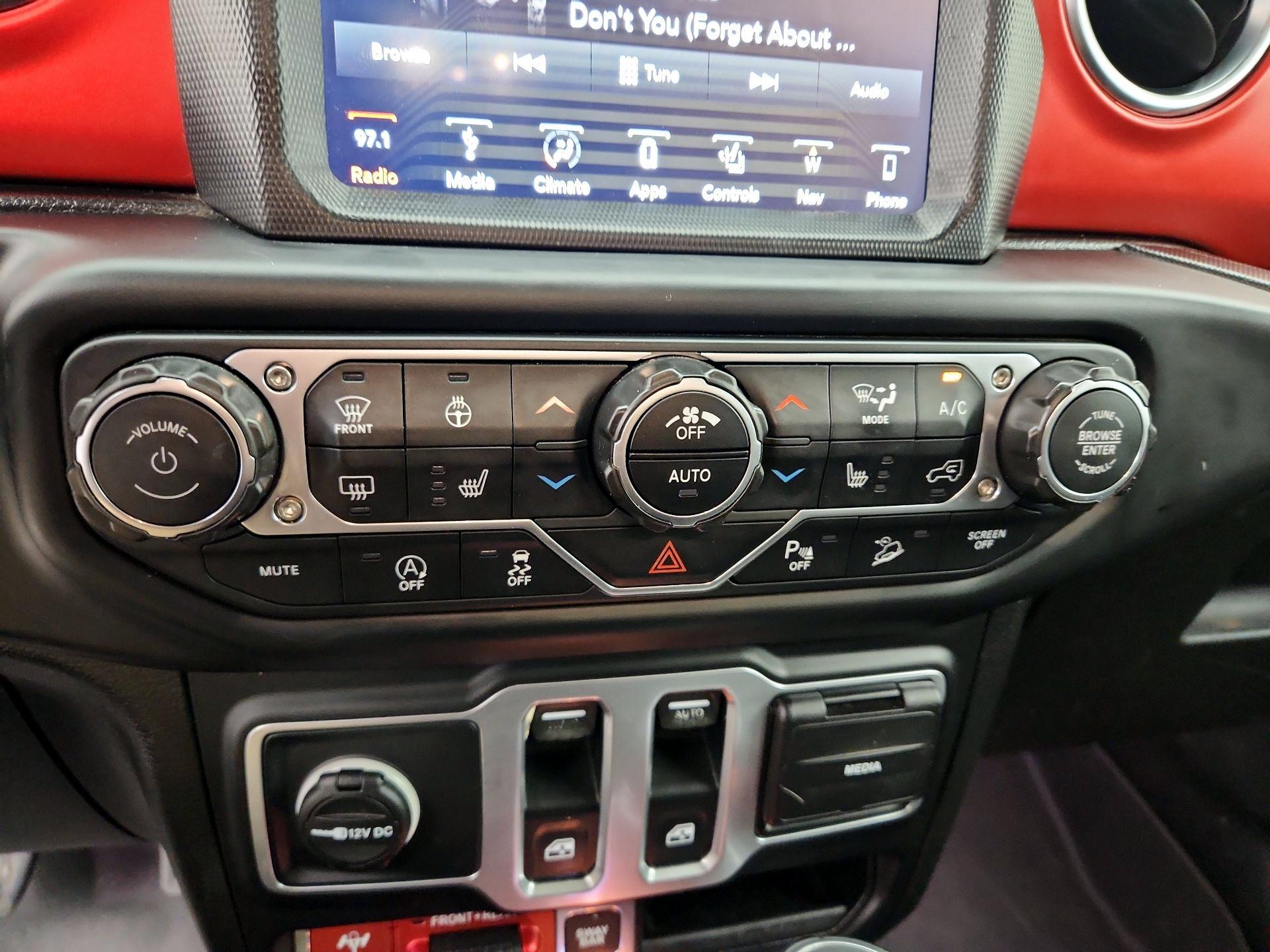Thumbnail: 2019 Jeep Wrangler - 17