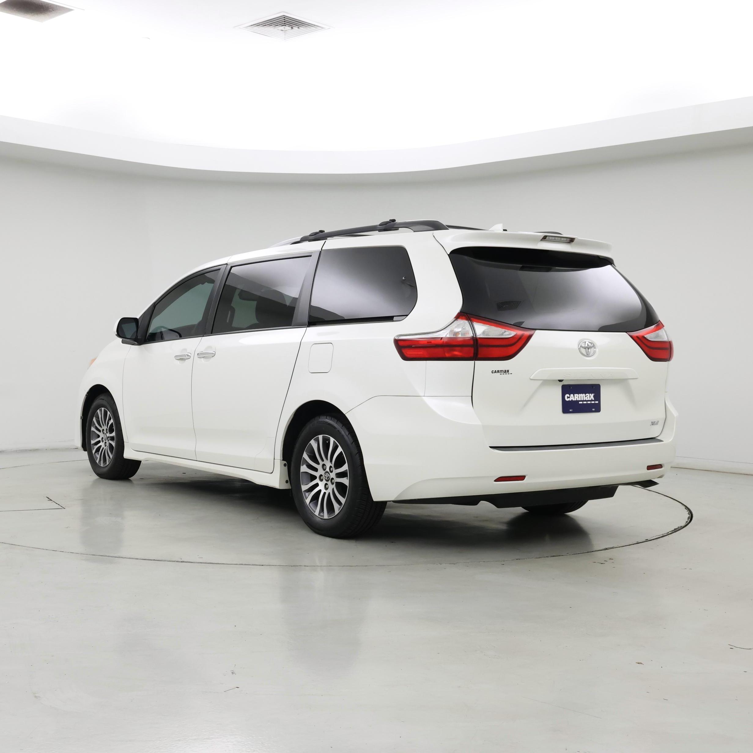 Thumbnail: 2018 Toyota Sienna - 2