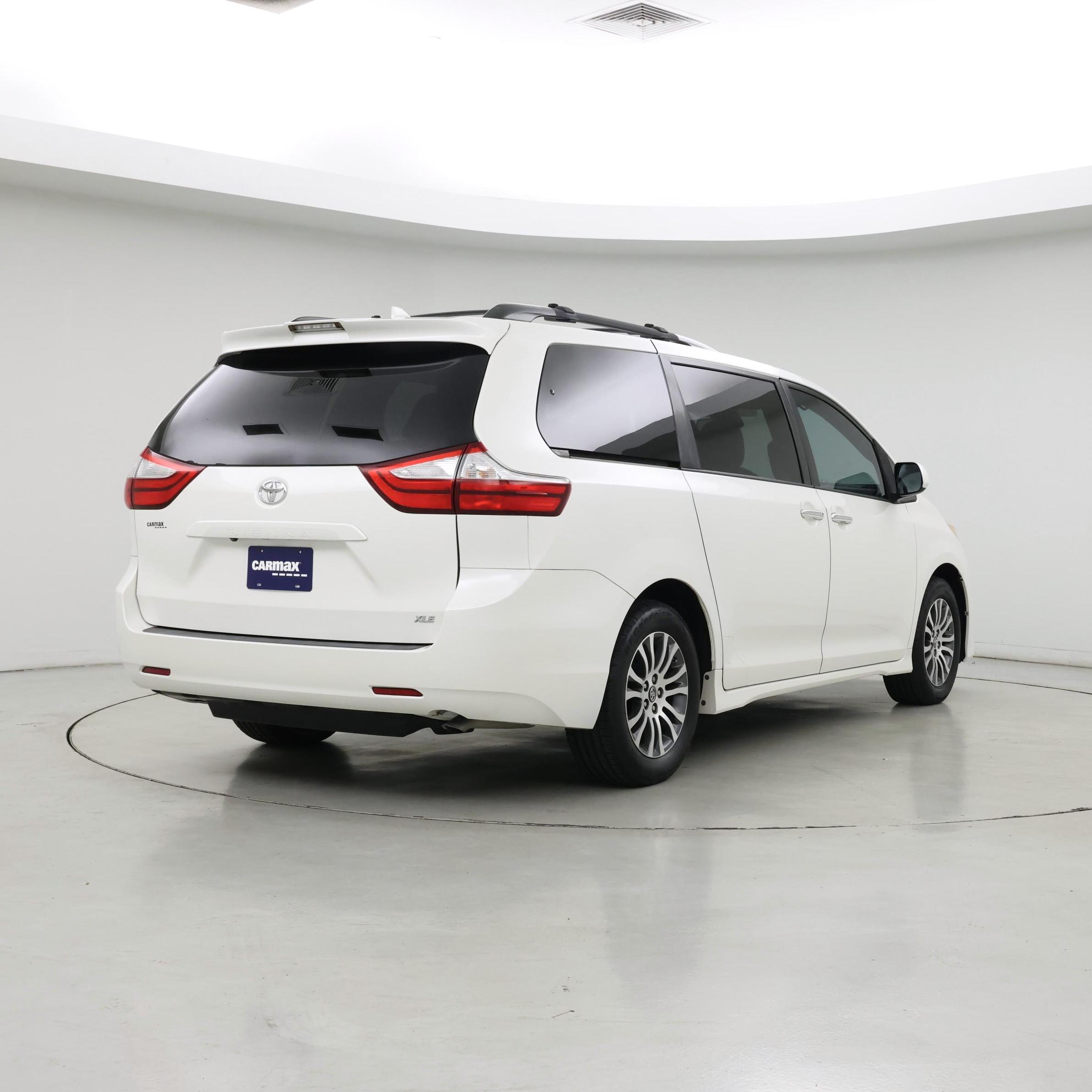 Thumbnail: 2018 Toyota Sienna - 8