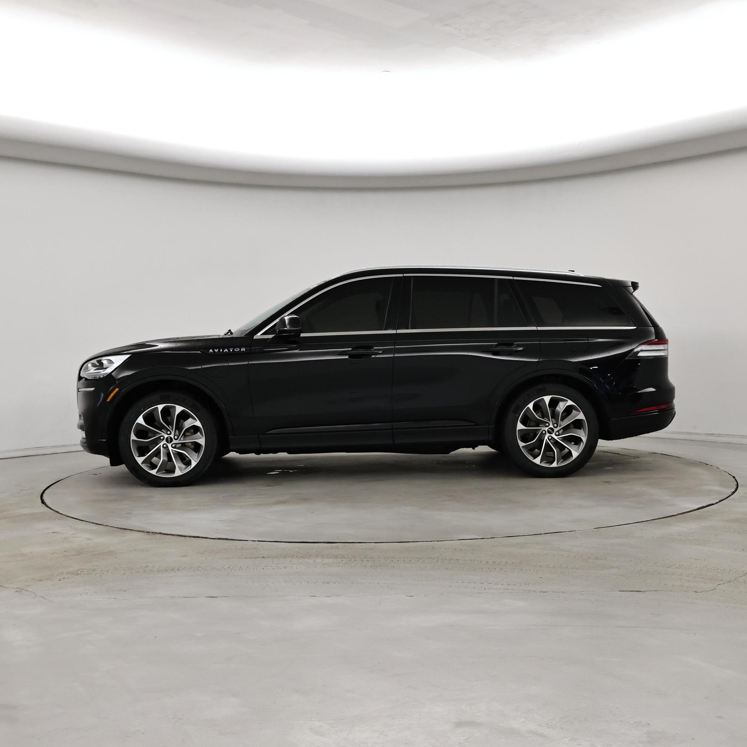 Thumbnail: 2021 Lincoln Aviator - 3