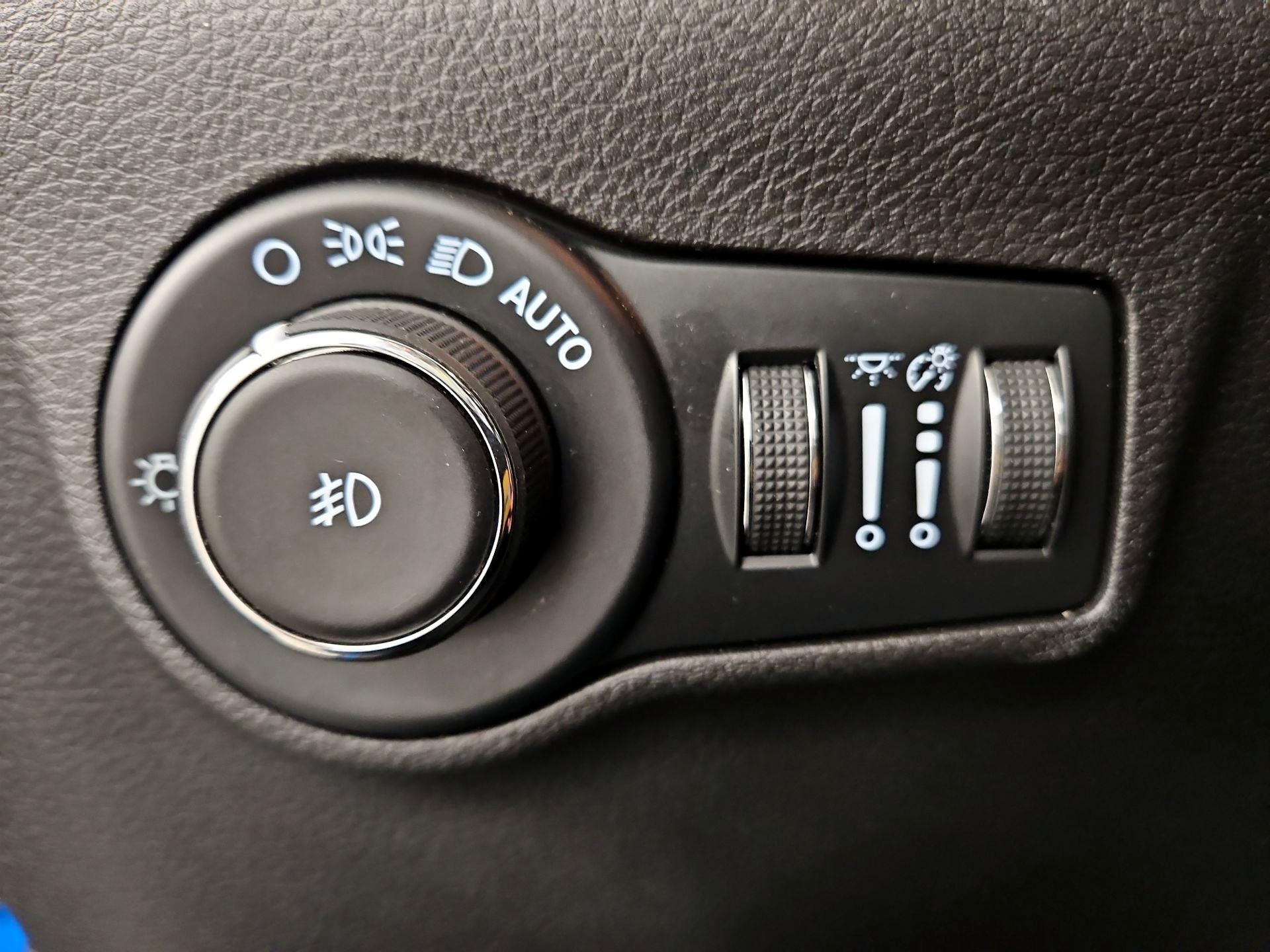 Thumbnail: 2022 Jeep Compass - 13