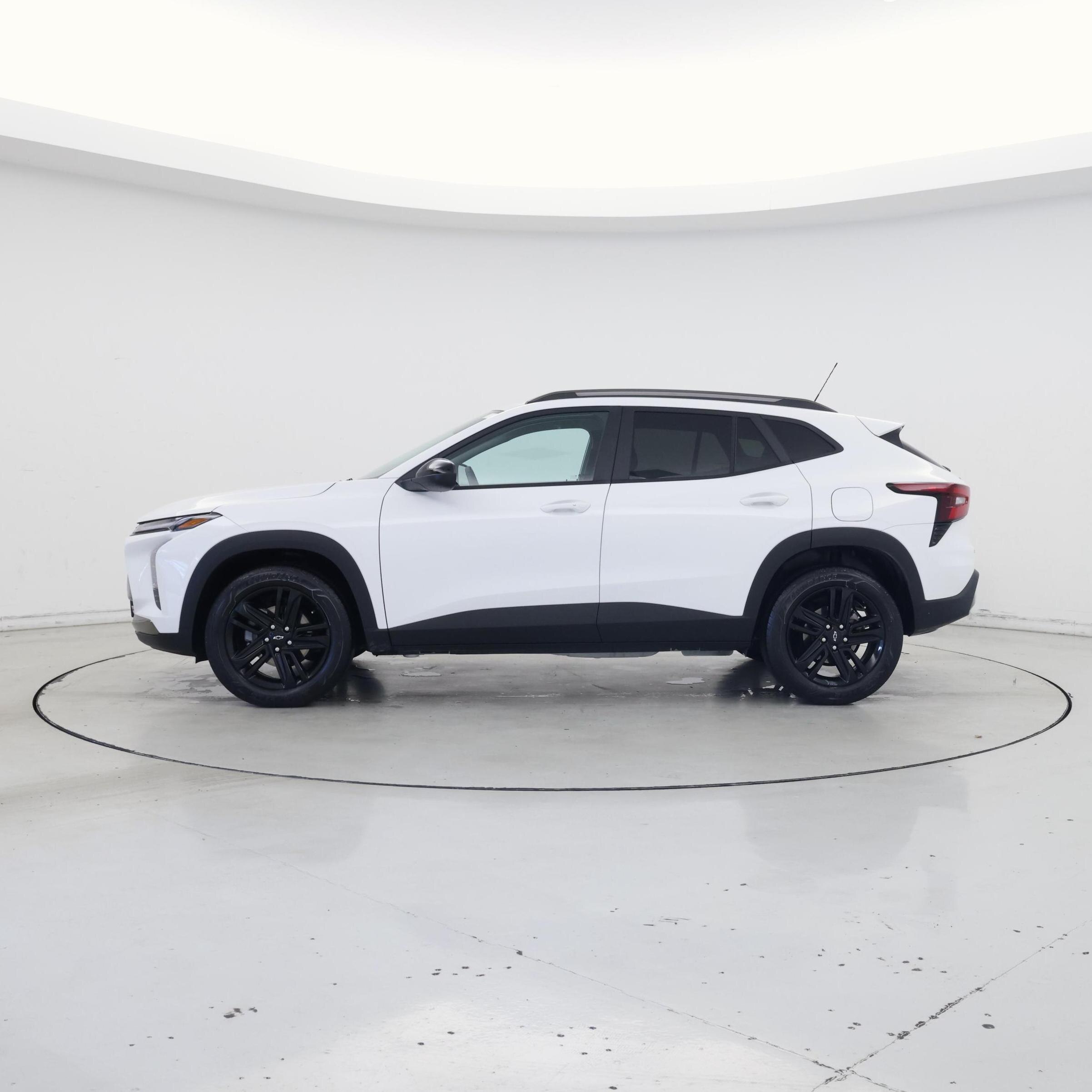 Thumbnail: 2025 Chevrolet Trax - 3