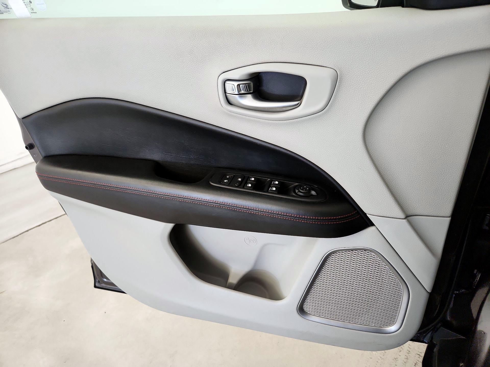 Thumbnail: 2019 Jeep Compass - 12