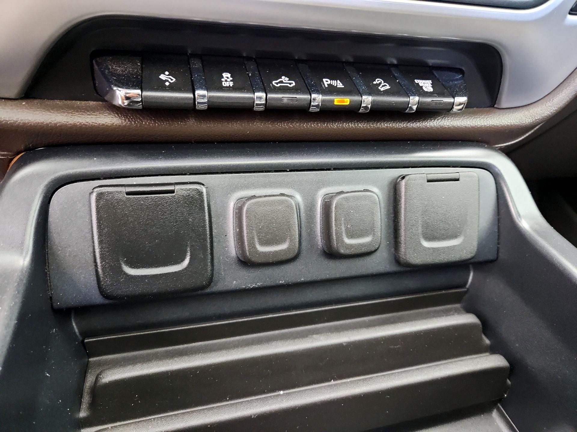 Thumbnail: 2018 GMC Sierra 2500 - 19