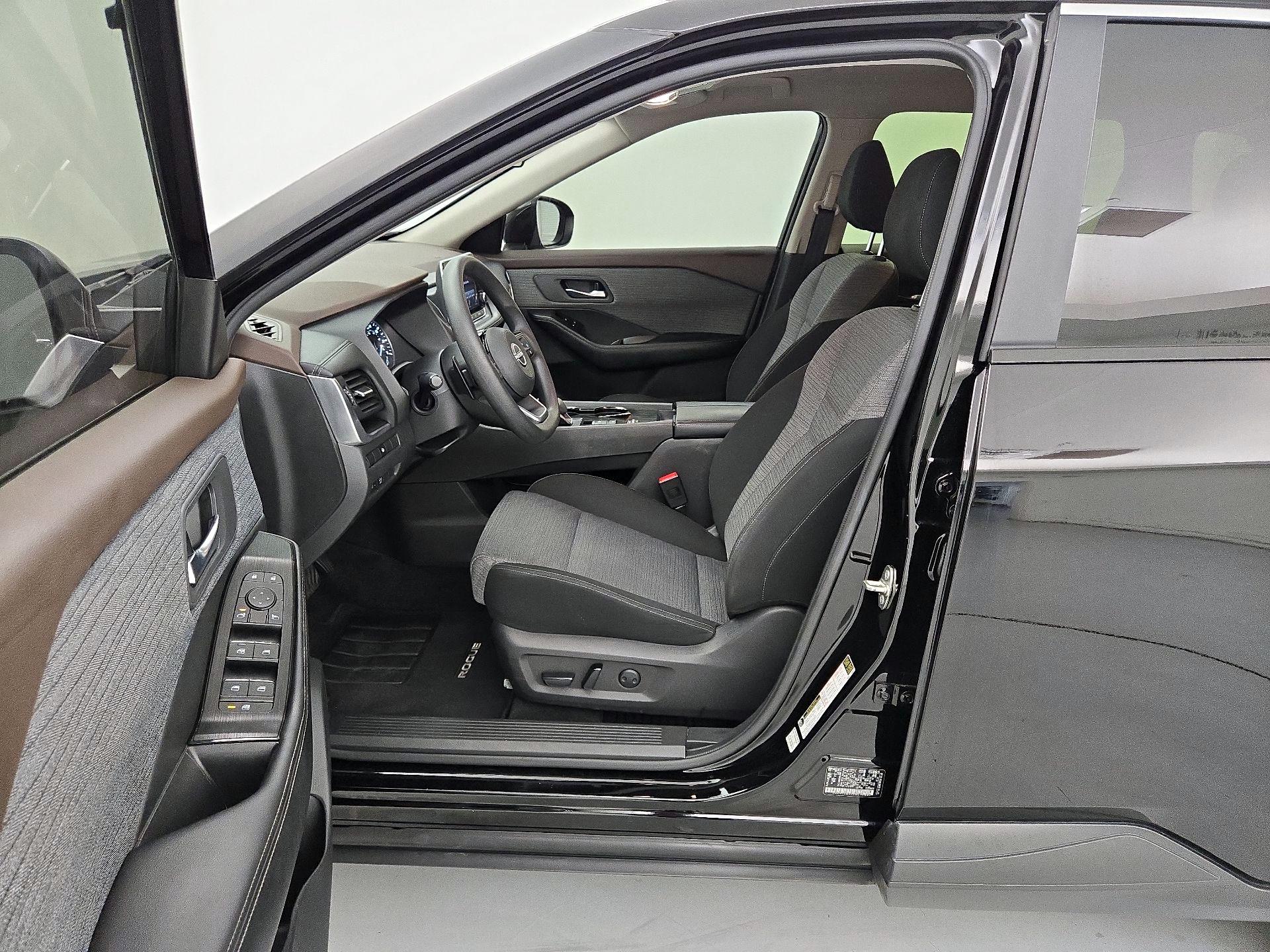 Thumbnail: 2023 Nissan Rogue - 11