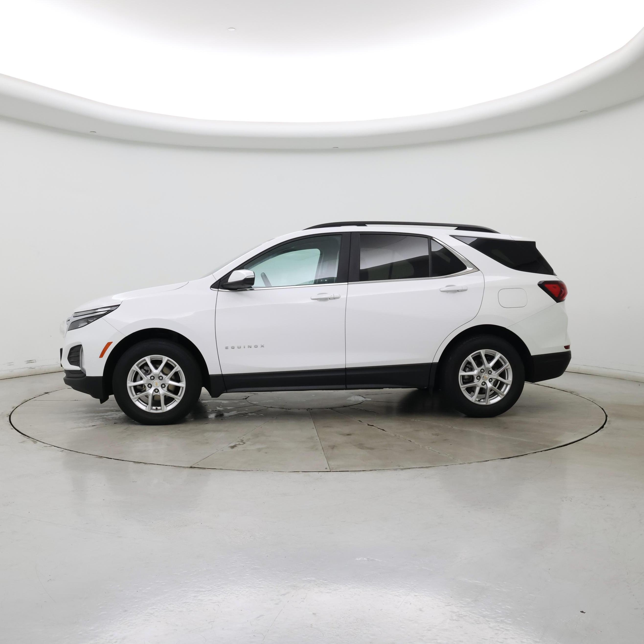 Thumbnail: 2022 Chevrolet Equinox - 3