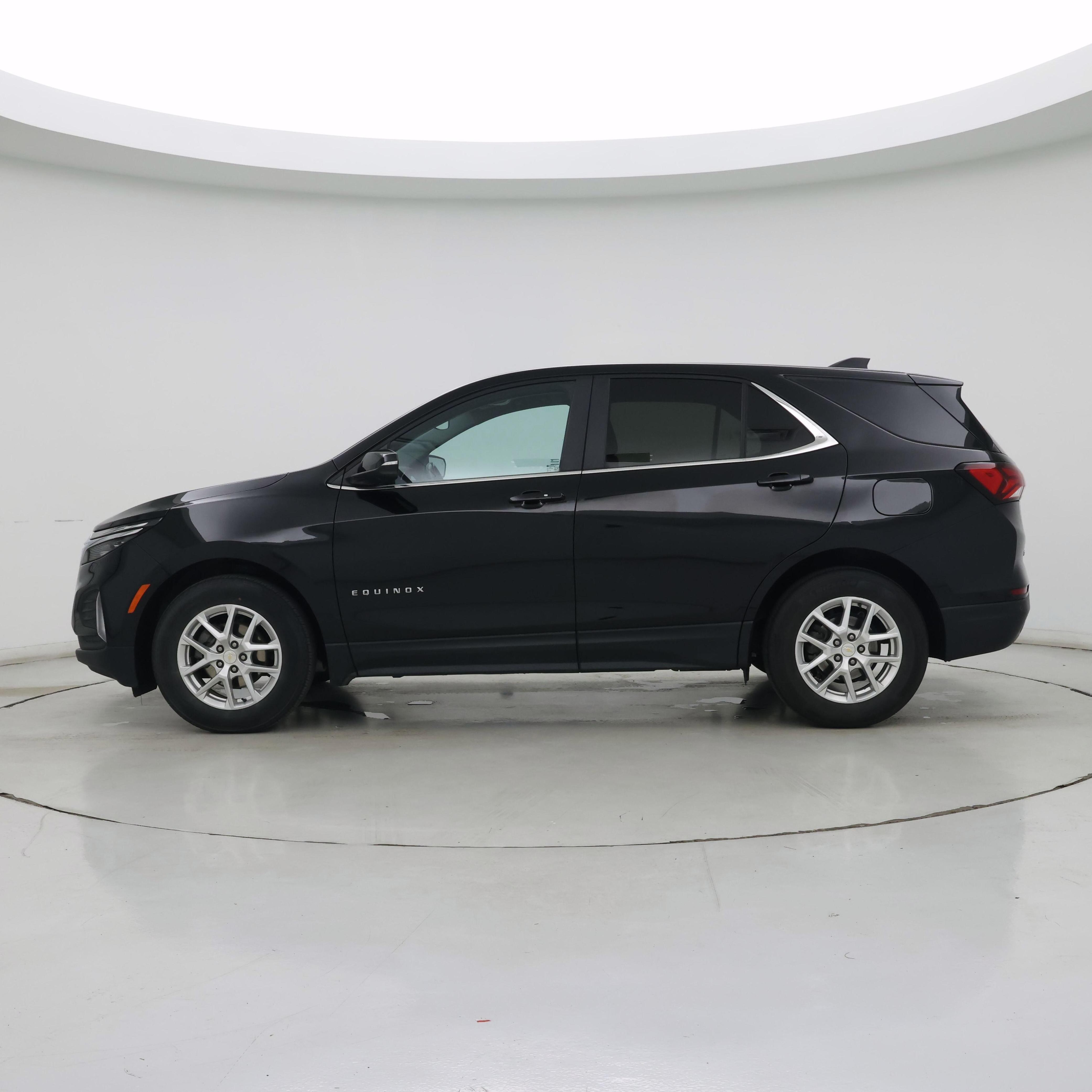 Thumbnail: 2022 Chevrolet Equinox - 3