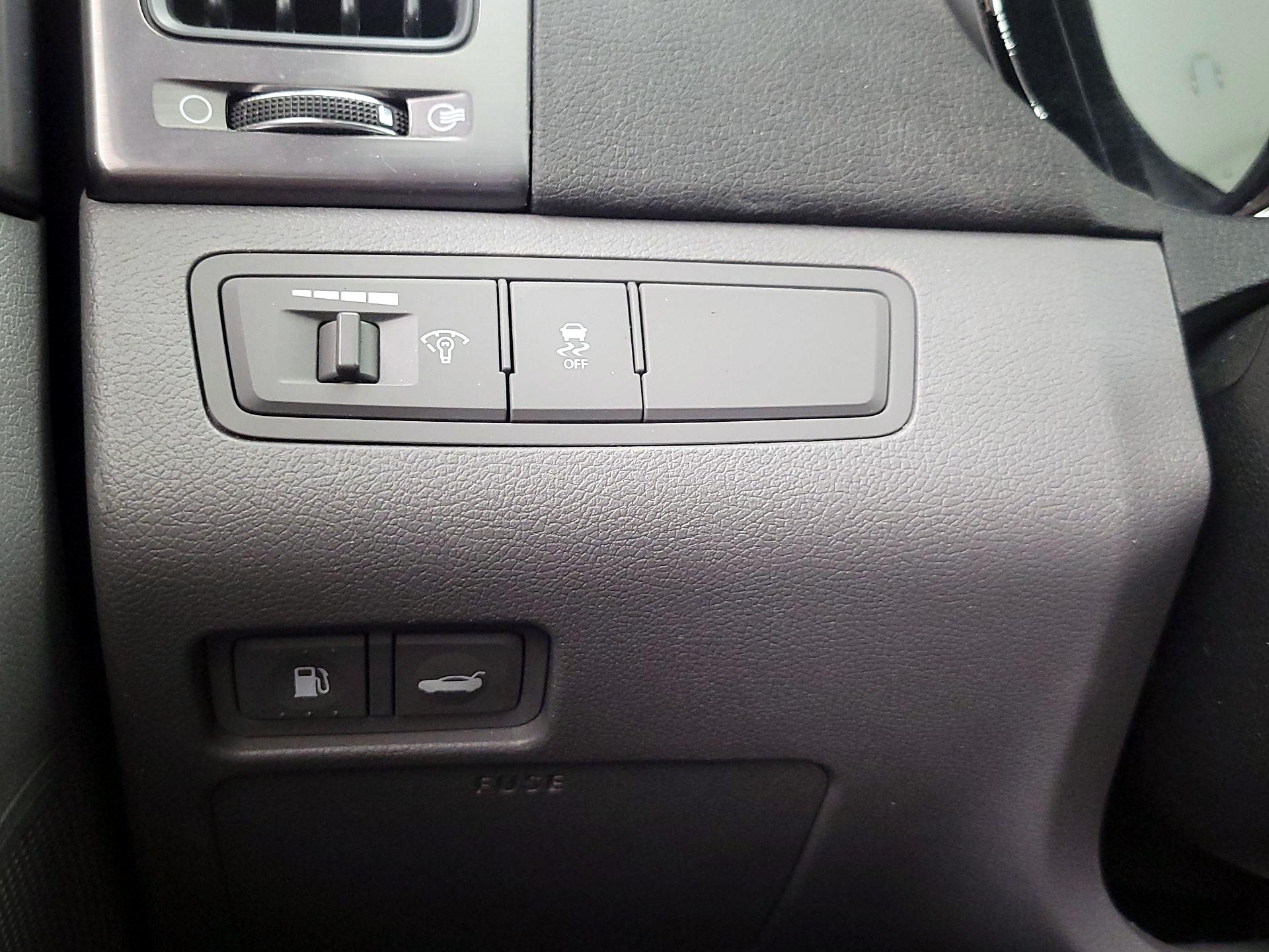 Thumbnail: 2015 Hyundai Sonata - 13
