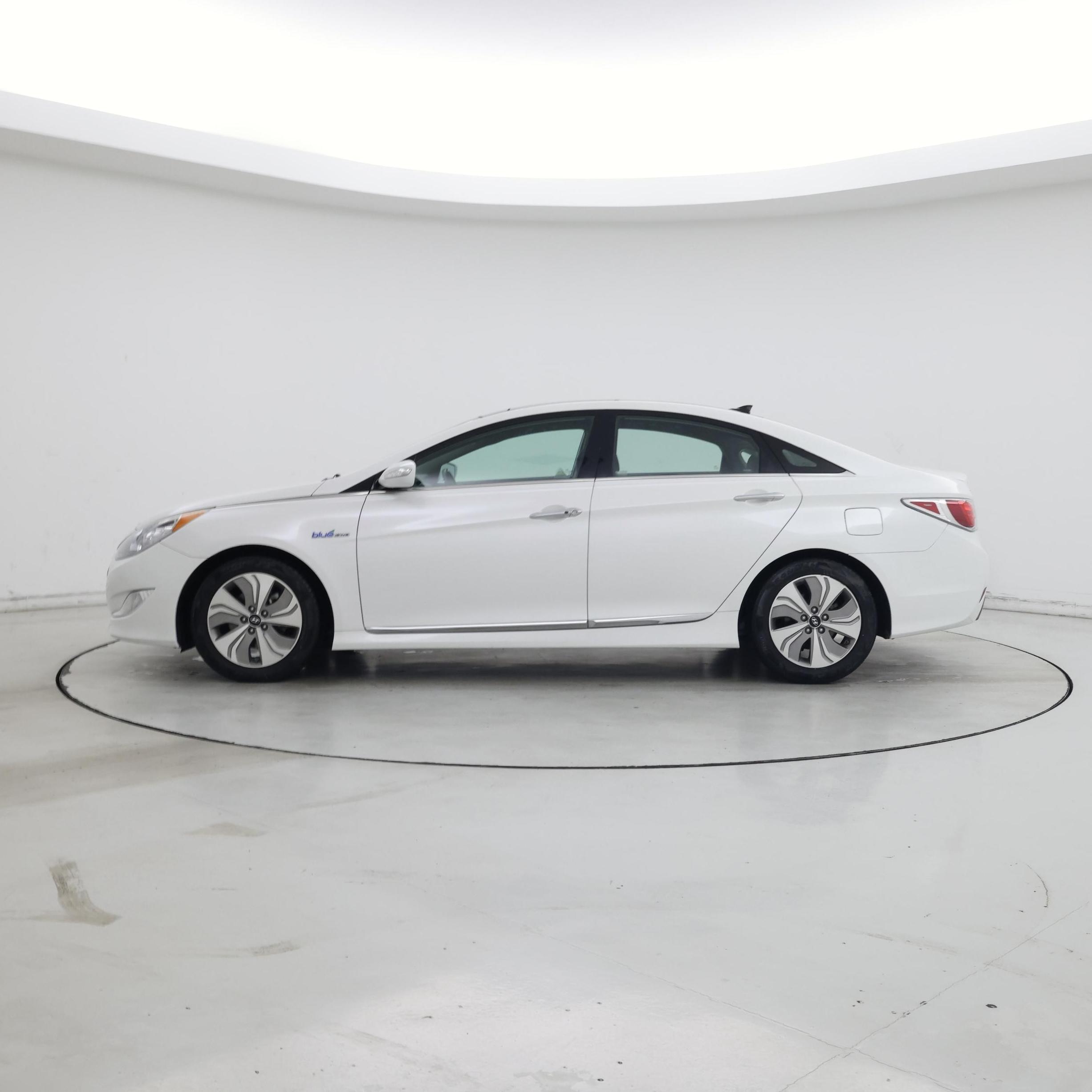 Thumbnail: 2015 Hyundai Sonata - 3