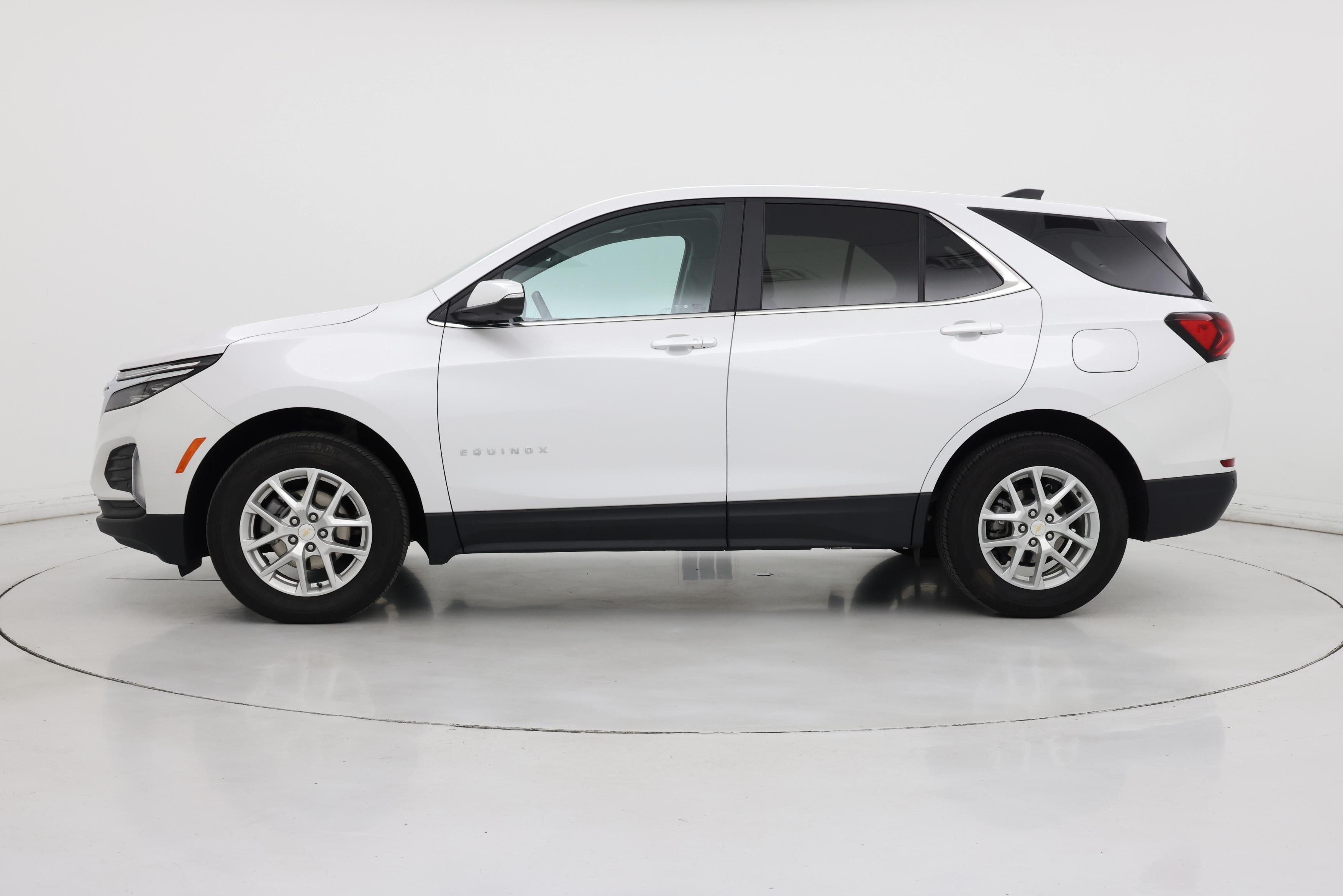 Thumbnail: 2022 Chevrolet Equinox - 3