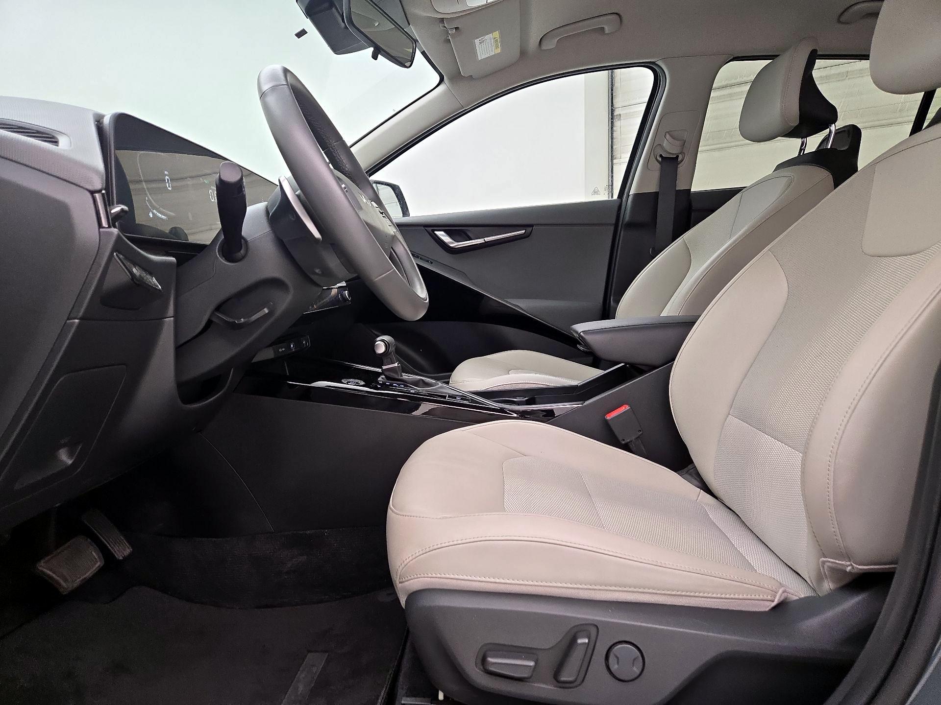 Thumbnail: 2023 Kia Niro - 11