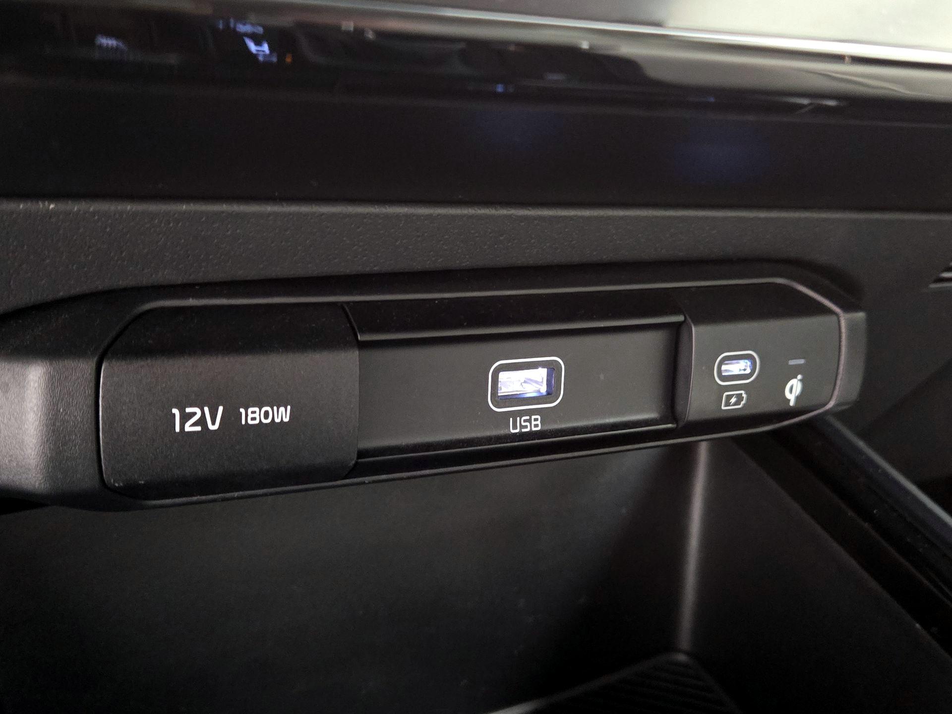 Thumbnail: 2023 Kia Niro - 18