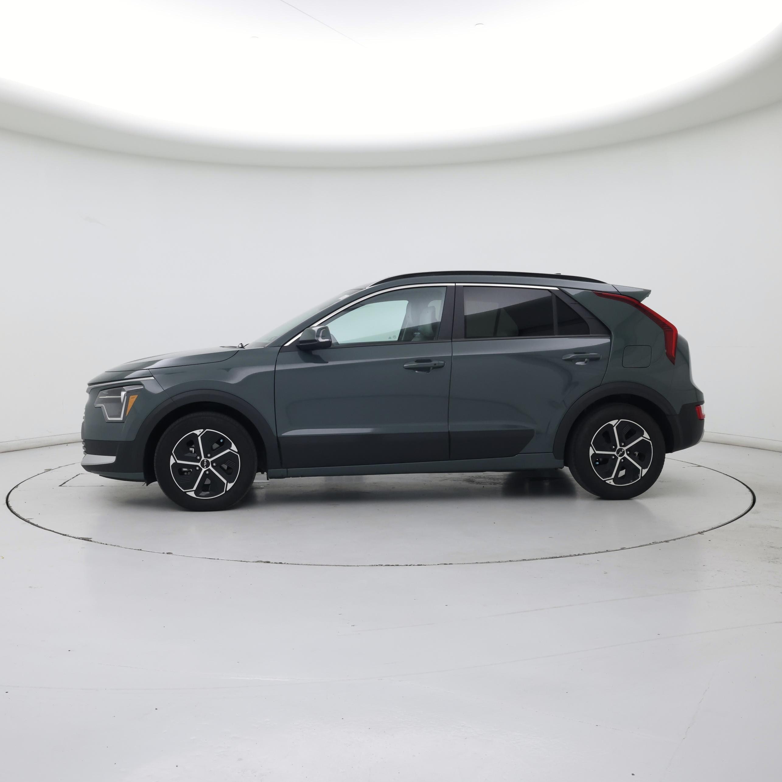 Thumbnail: 2023 Kia Niro - 3