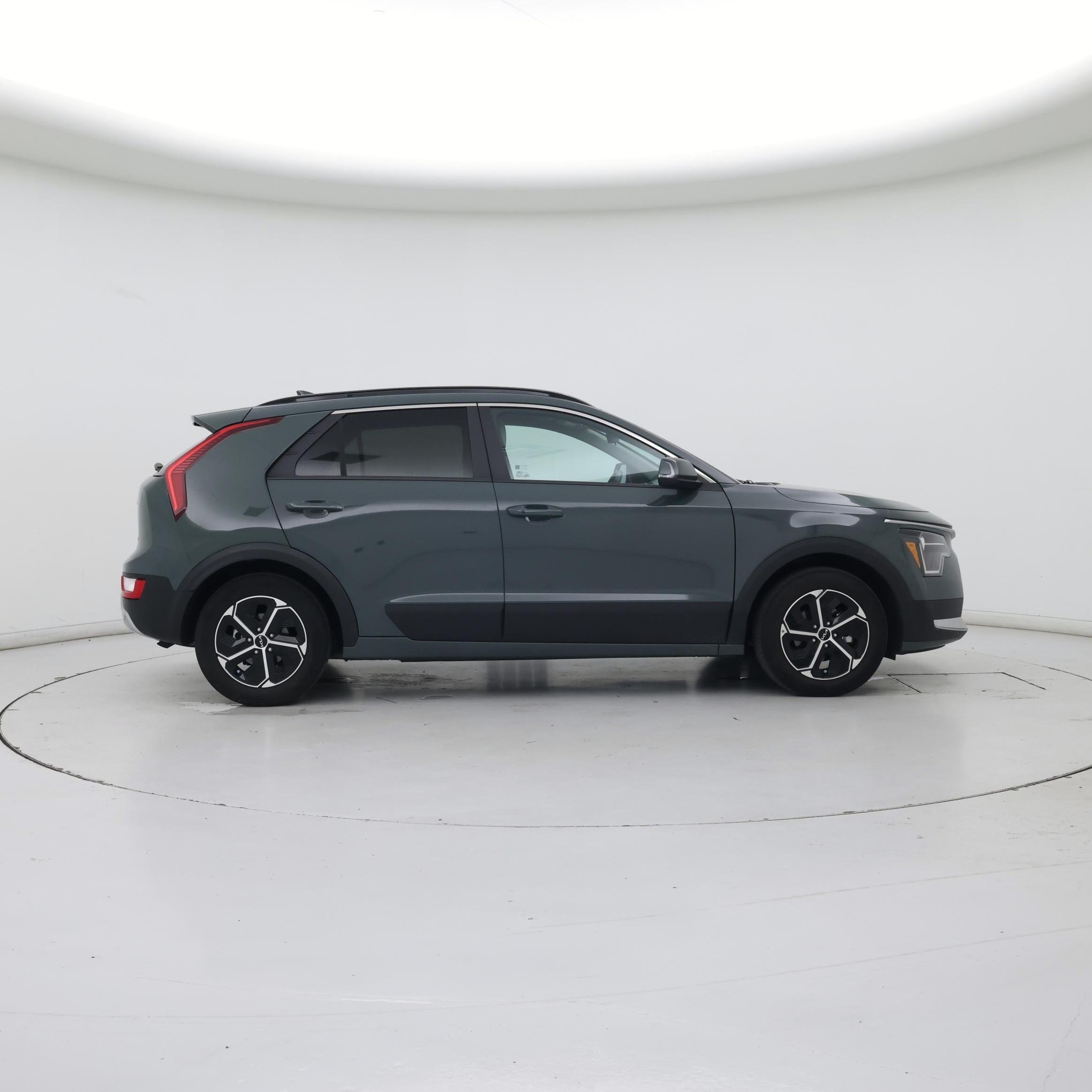 Thumbnail: 2023 Kia Niro - 7