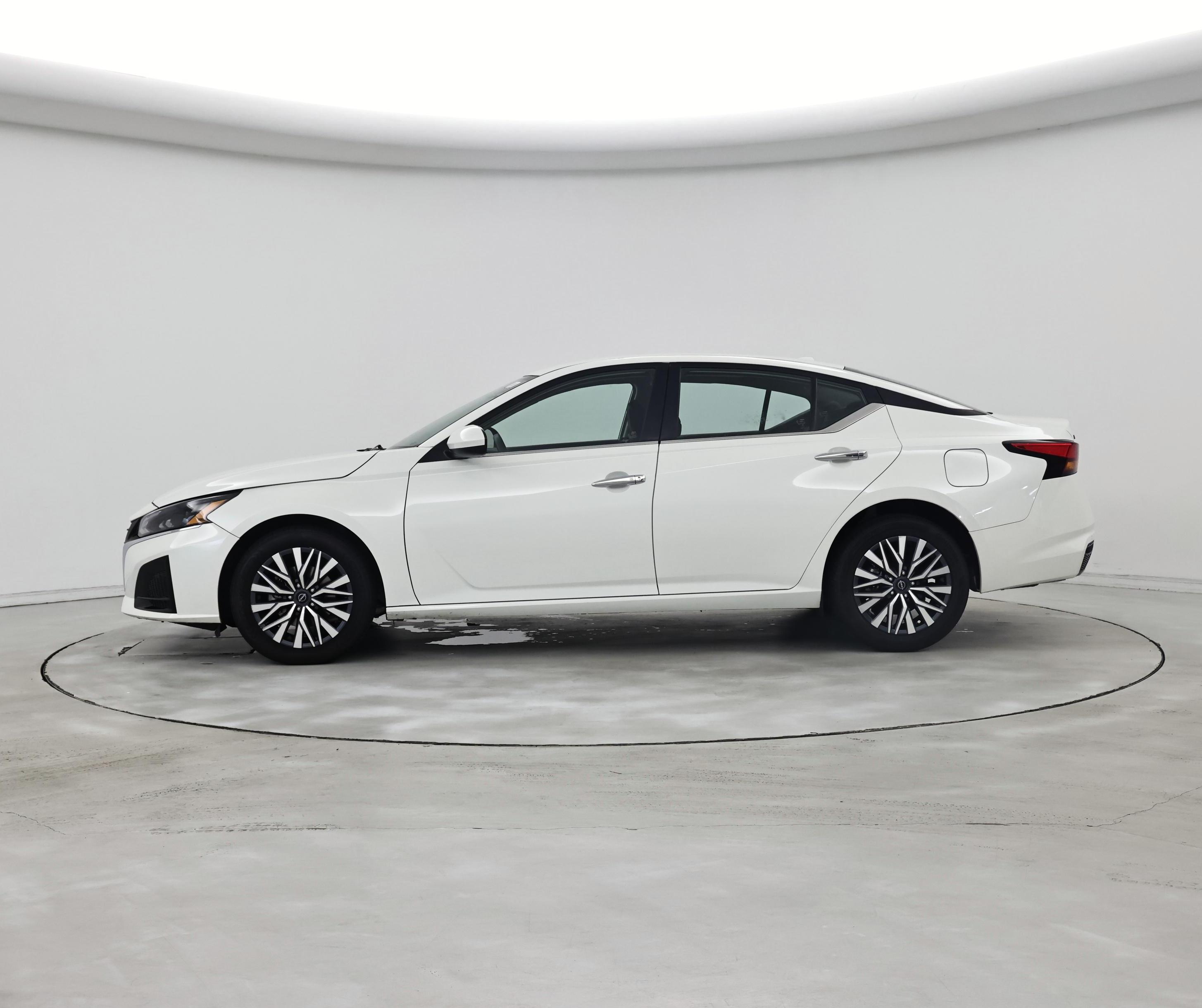 Thumbnail: 2023 Nissan Altima - 3