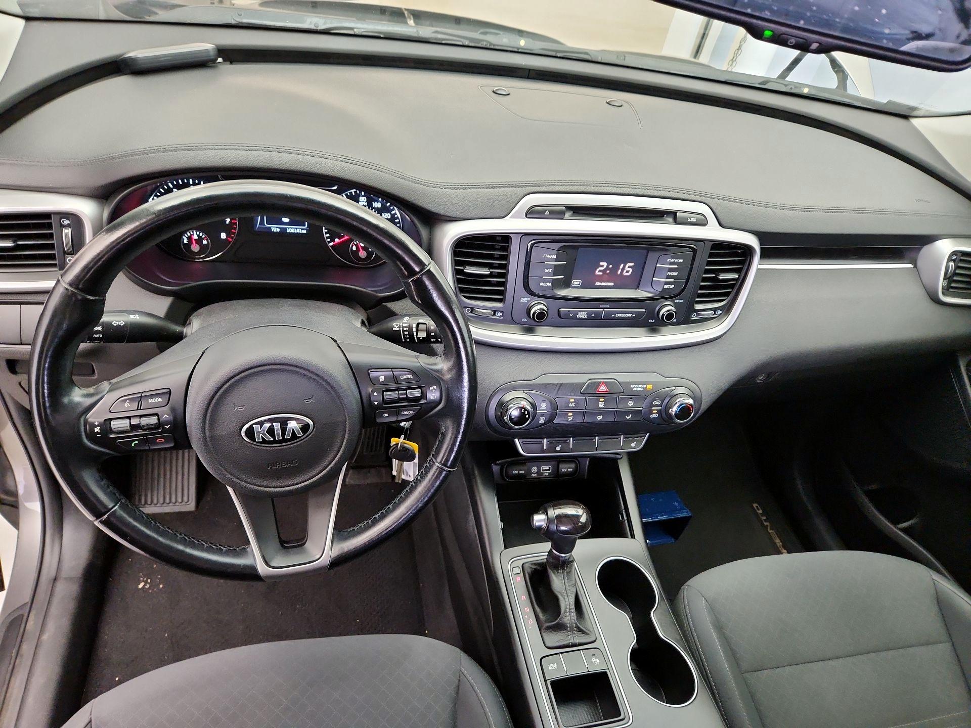 Thumbnail: 2016 Kia Sorento - 9