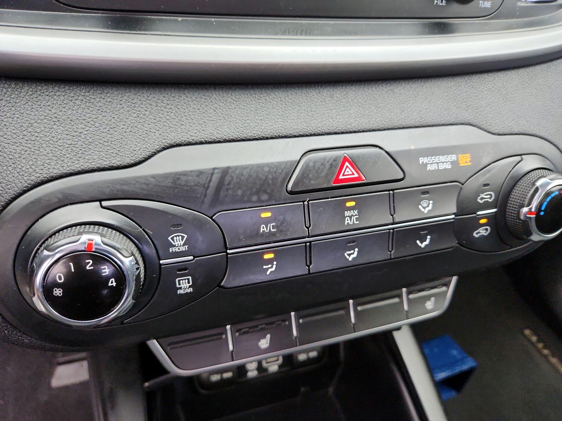 Thumbnail: 2016 Kia Sorento - 16