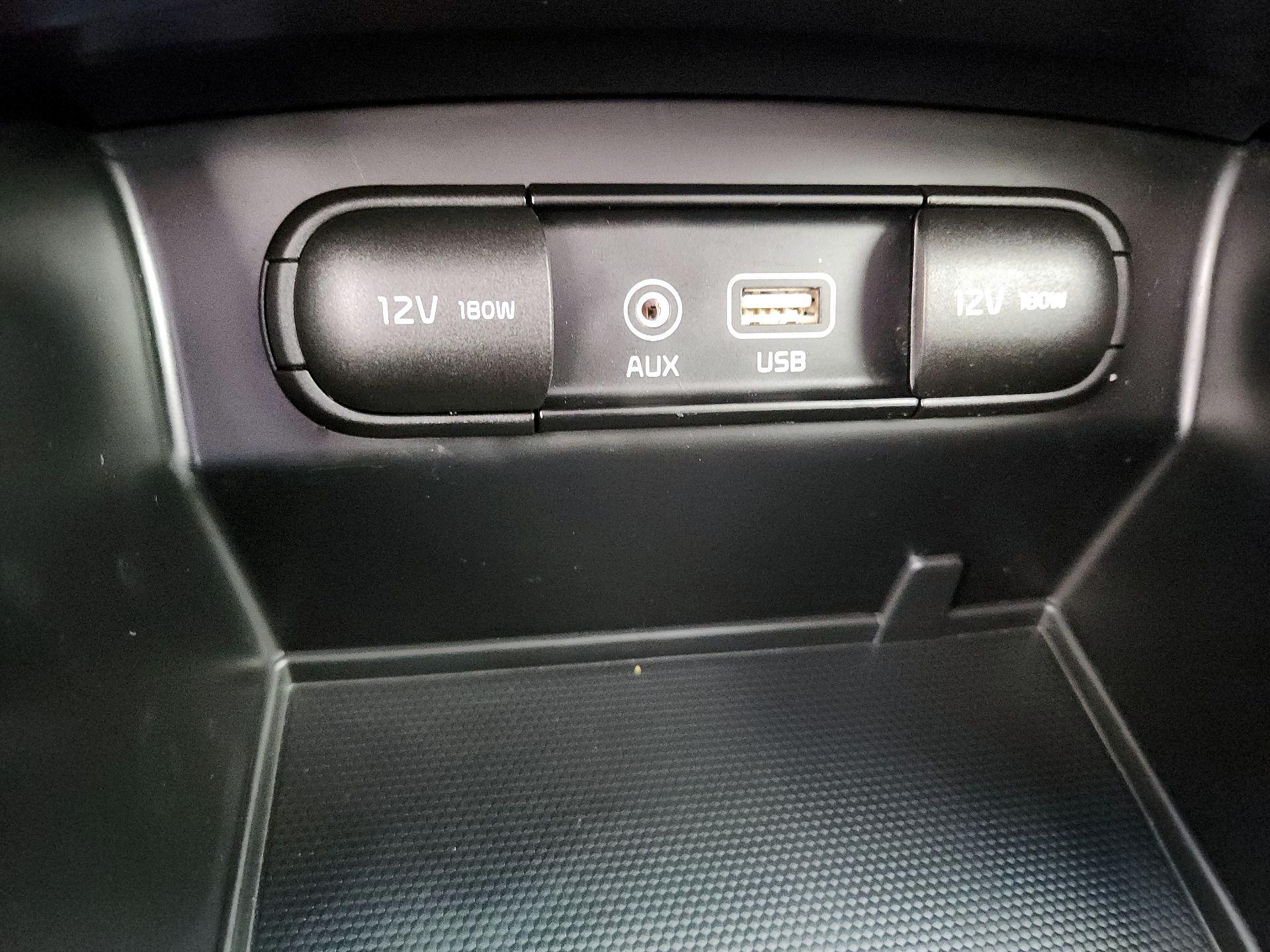 Thumbnail: 2016 Kia Sorento - 18