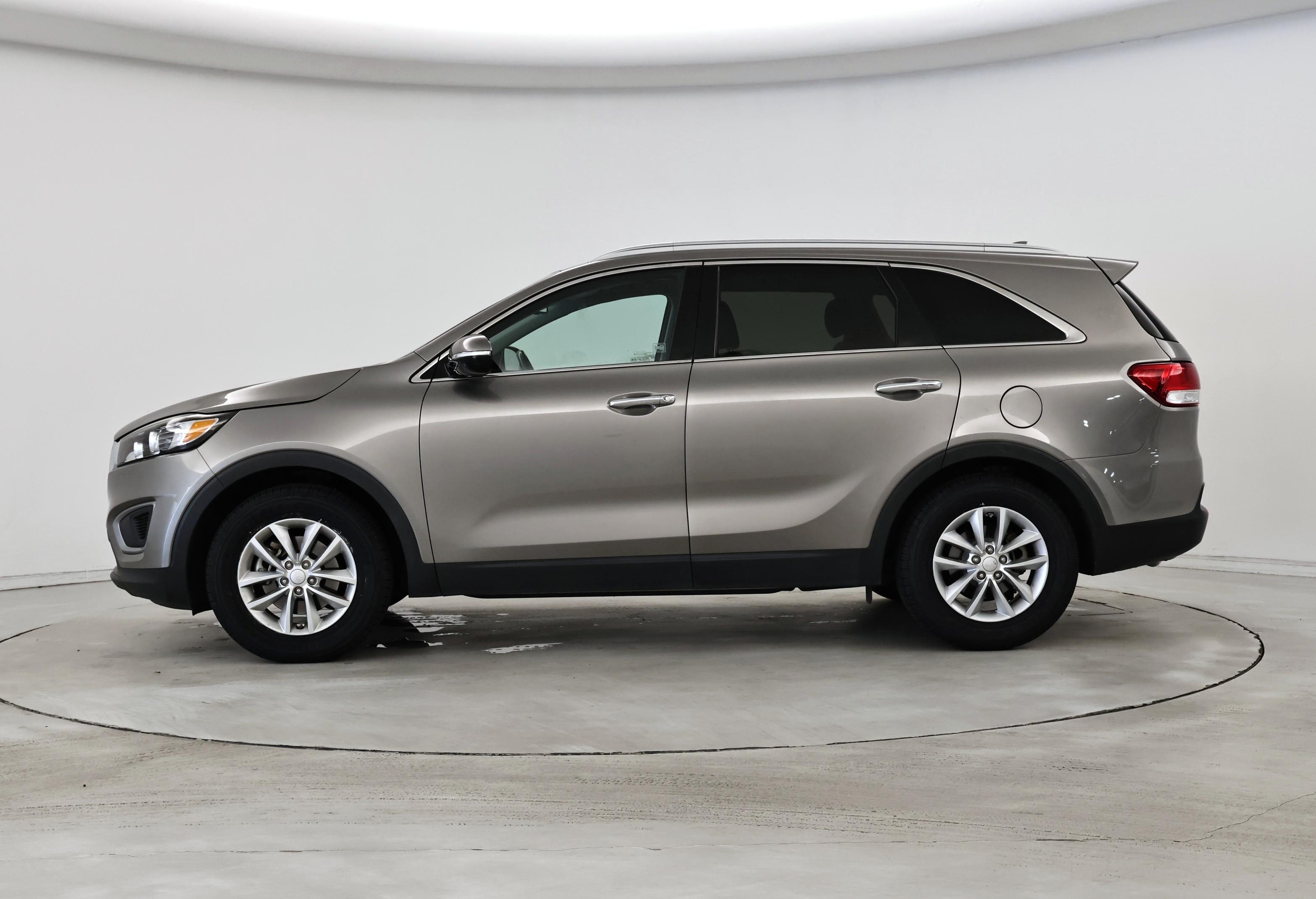 Thumbnail: 2016 Kia Sorento - 3