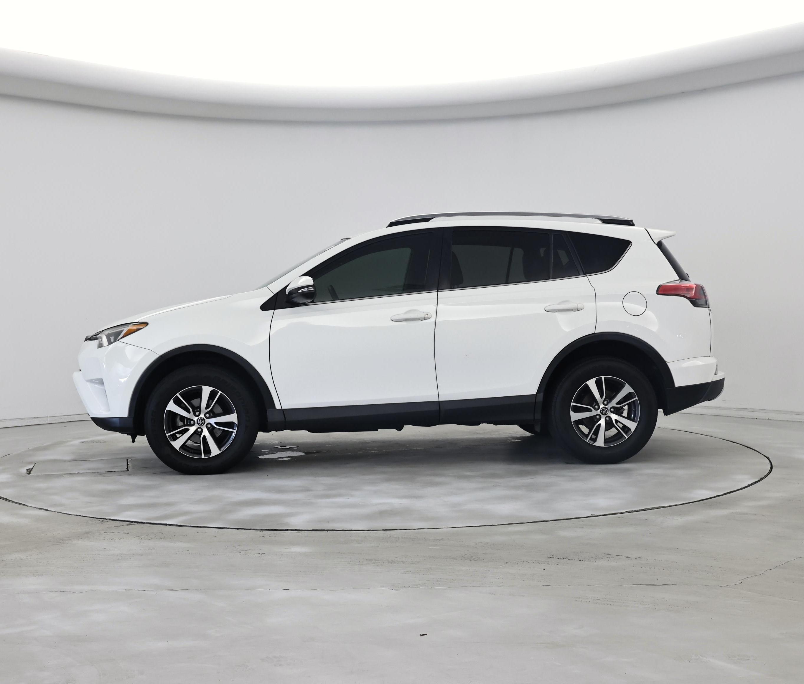 Thumbnail: 2017 Toyota RAV4 - 3