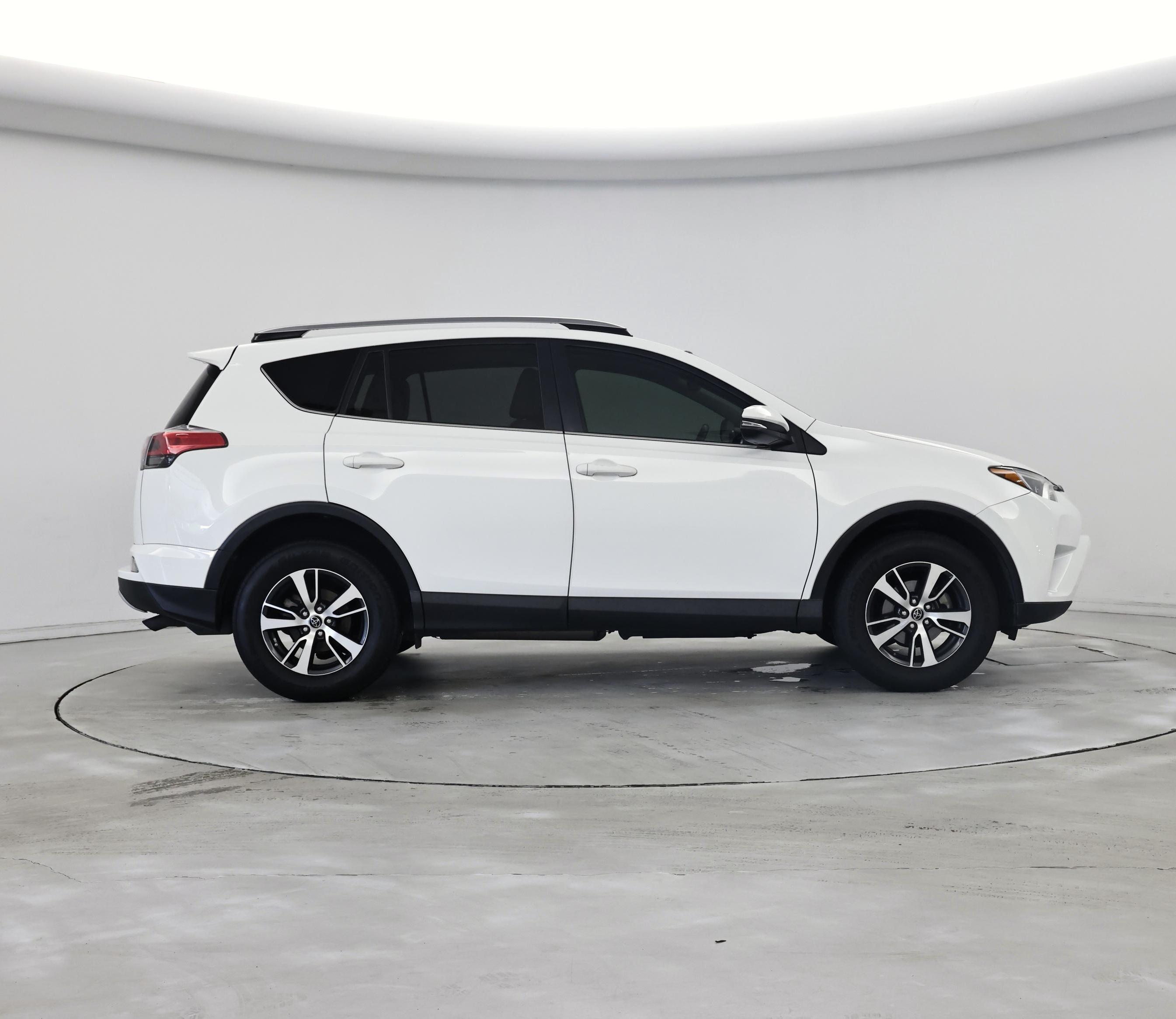 Thumbnail: 2017 Toyota RAV4 - 7