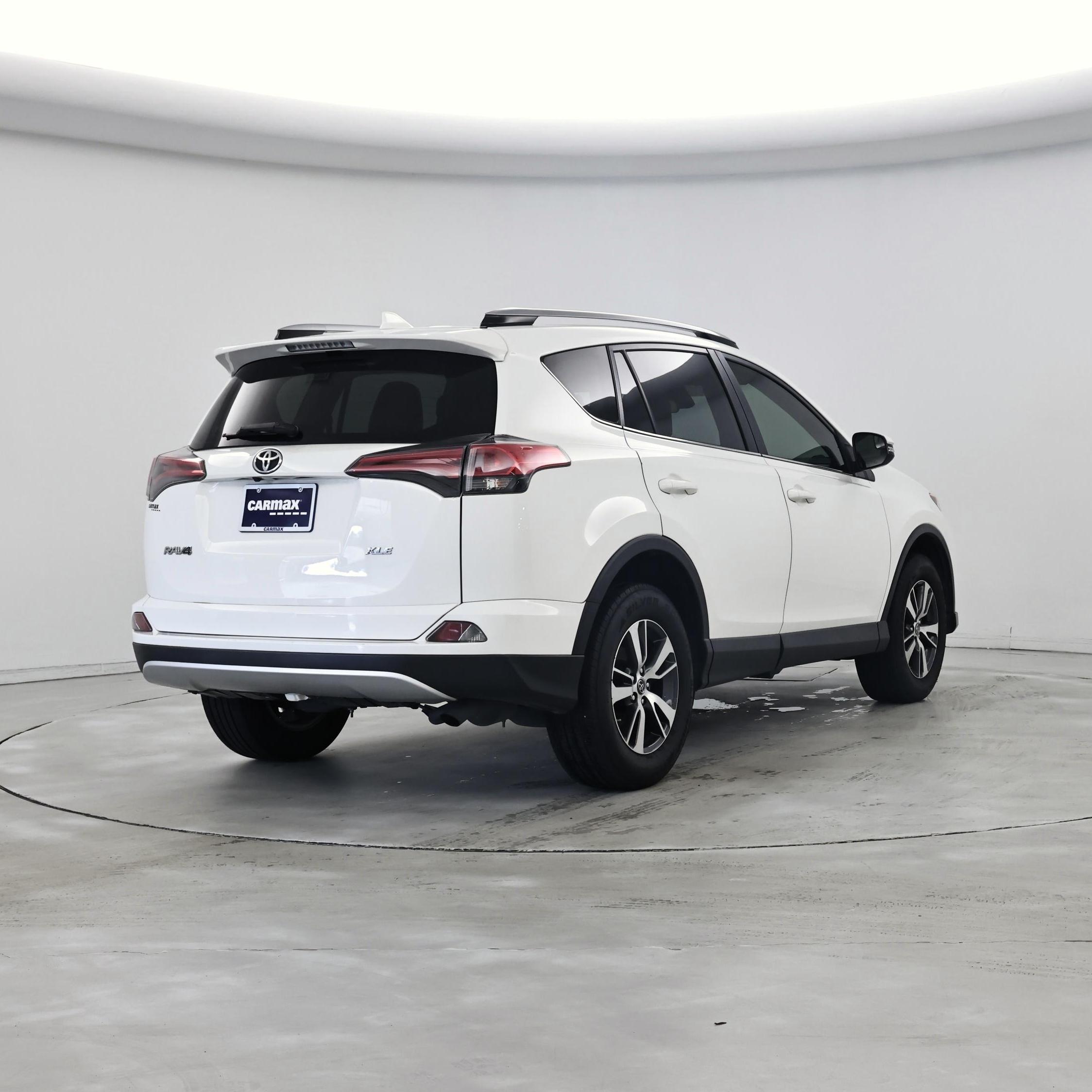 Thumbnail: 2017 Toyota RAV4 - 8