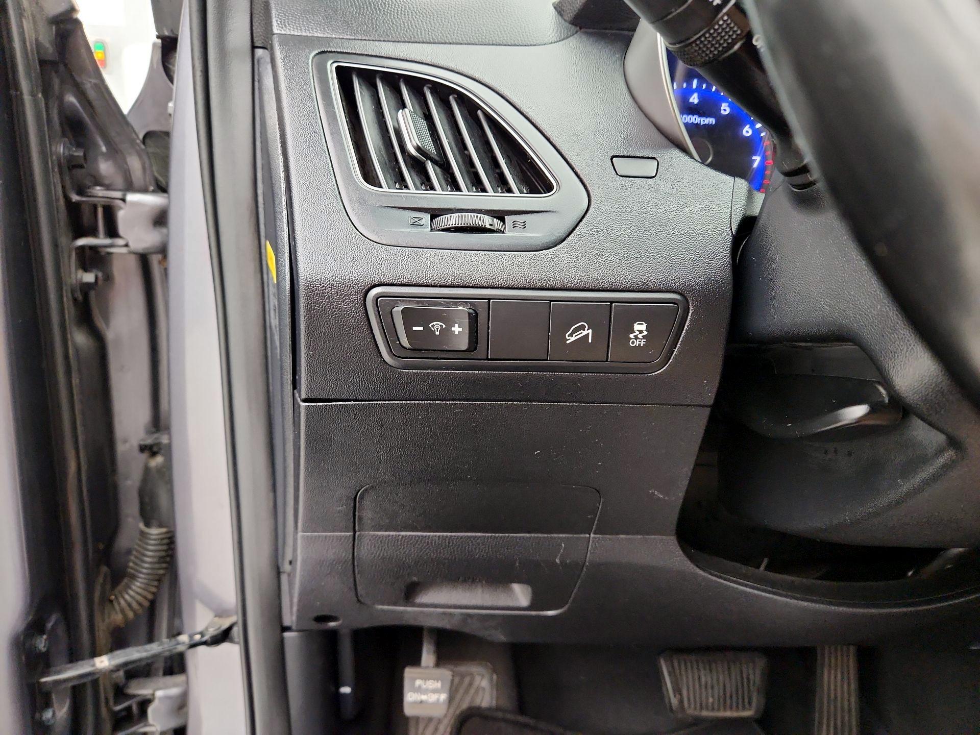 Thumbnail: 2014 Hyundai Tucson - 13