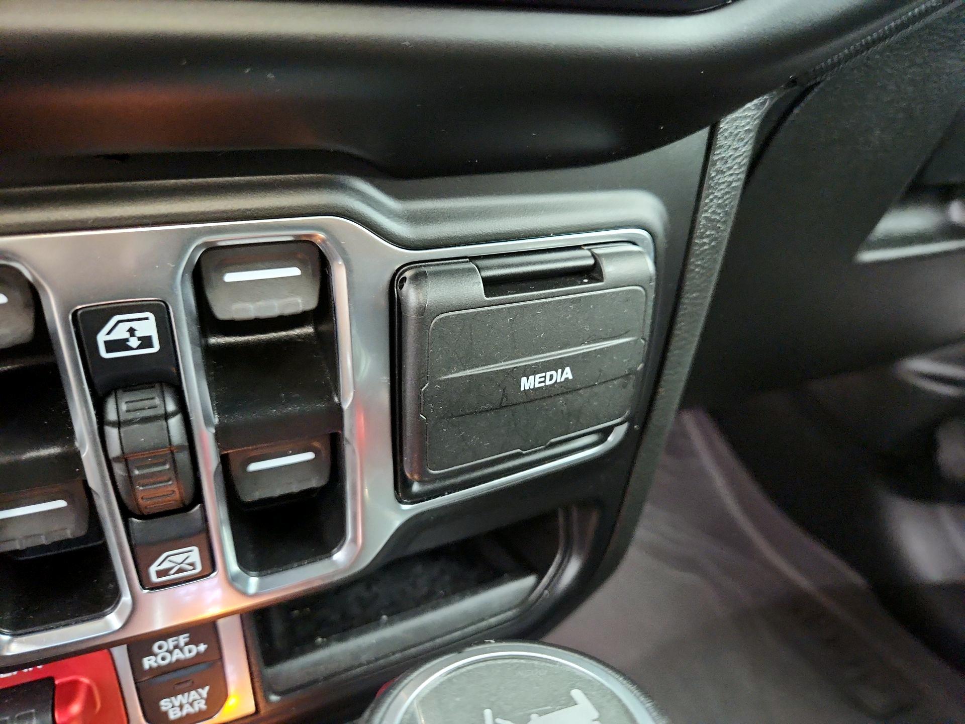 Thumbnail: 2021 Jeep Wrangler - 19