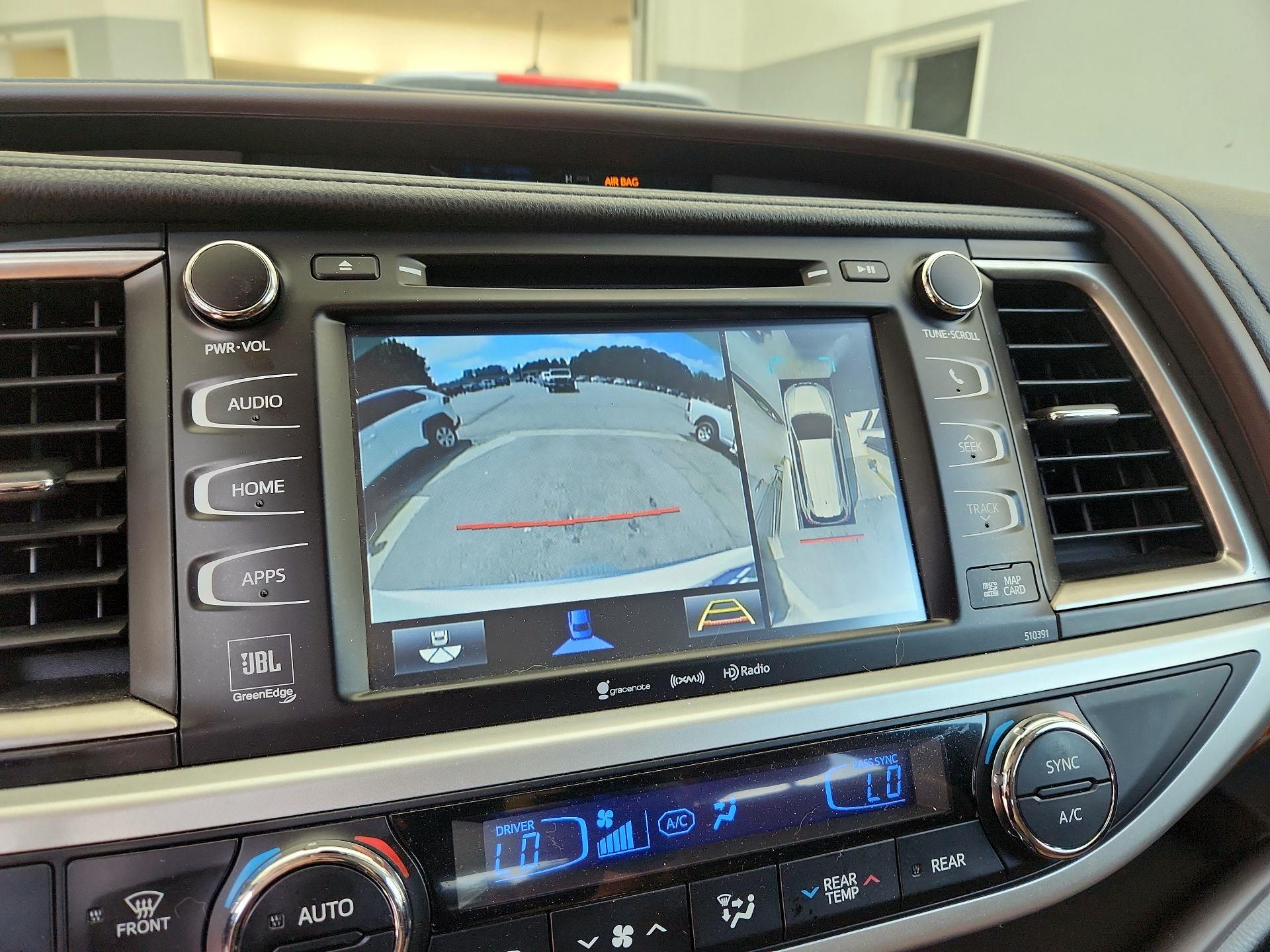 Thumbnail: 2019 Toyota Highlander - 14