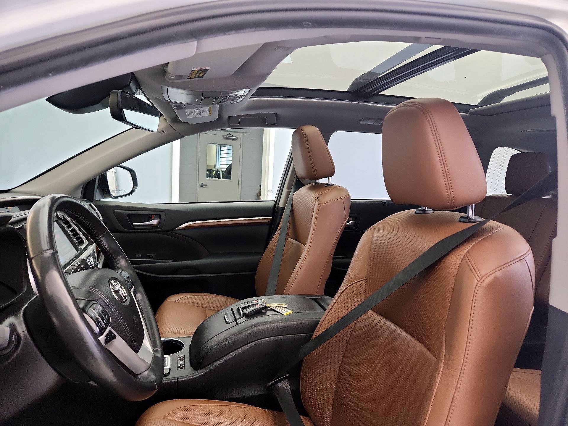 Thumbnail: 2019 Toyota Highlander - 19