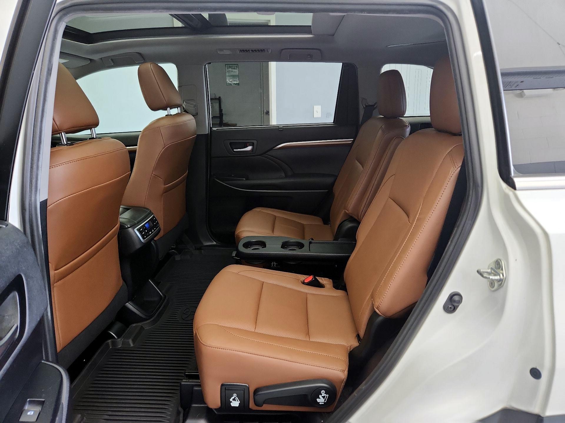 Thumbnail: 2019 Toyota Highlander - 20