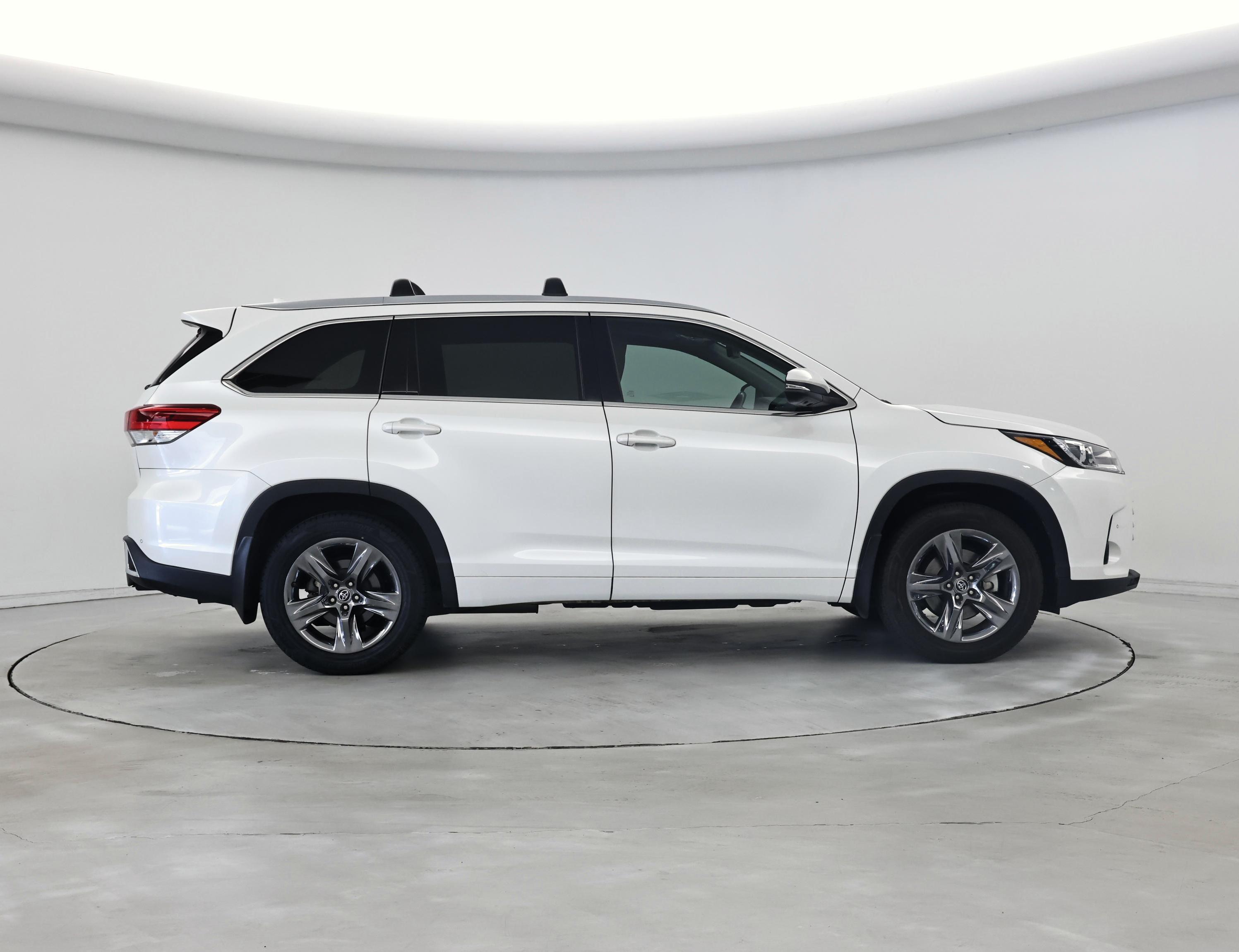 Thumbnail: 2019 Toyota Highlander - 7