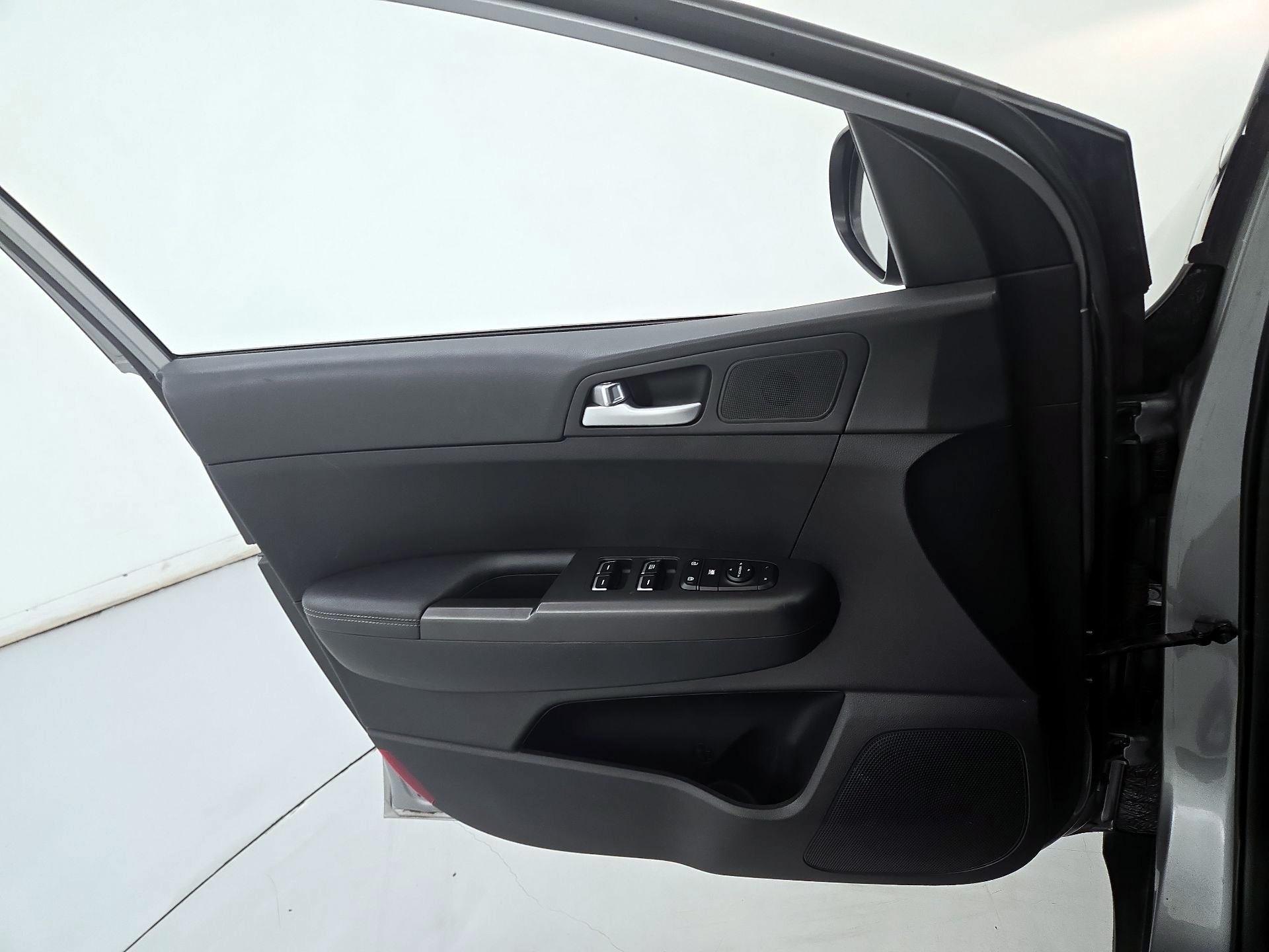 Thumbnail: 2020 Kia Sportage - 12