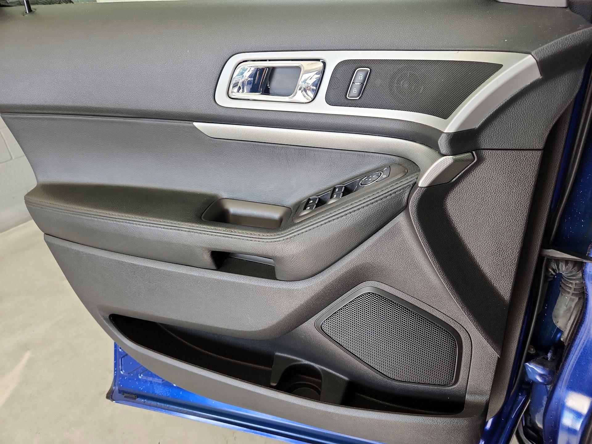 Thumbnail: 2015 Ford Explorer - 12