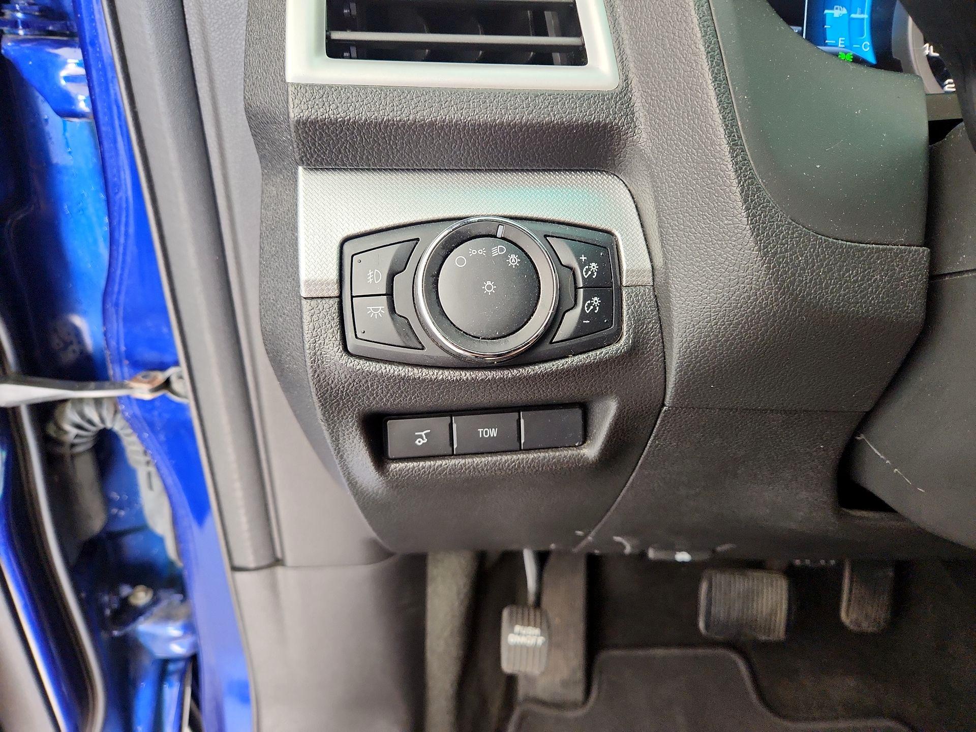 Thumbnail: 2015 Ford Explorer - 13