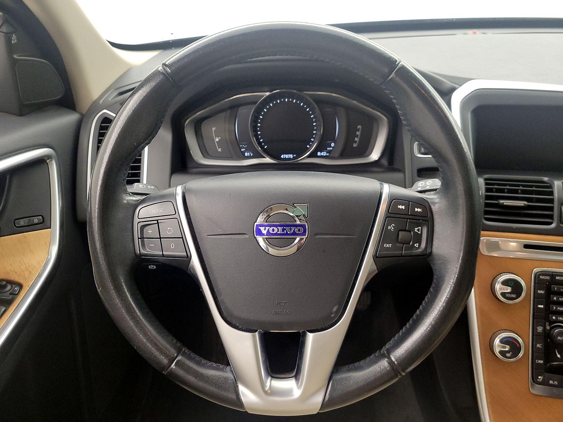 Thumbnail: 2017 Volvo XC60 - 10