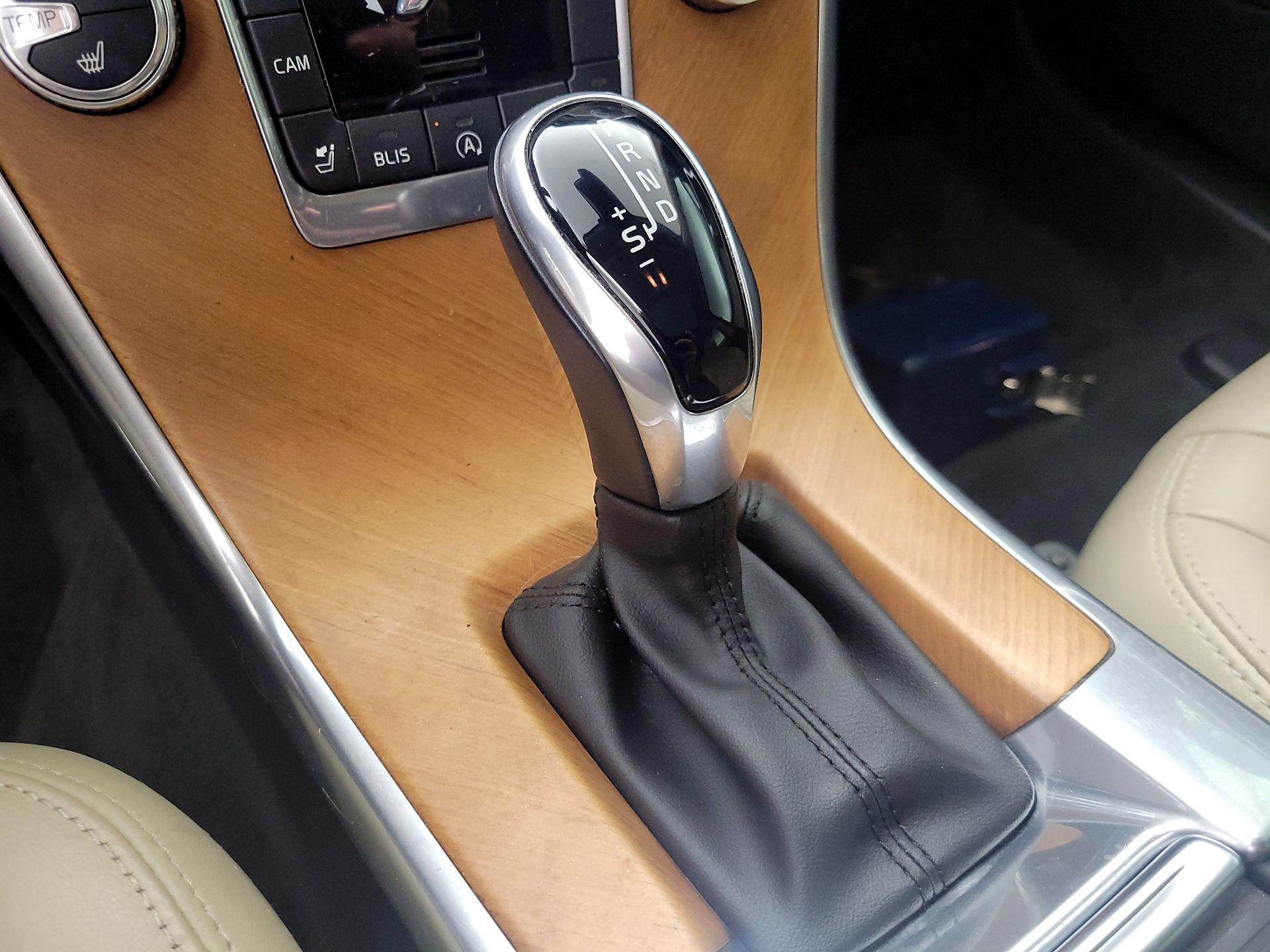 Thumbnail: 2017 Volvo XC60 - 18