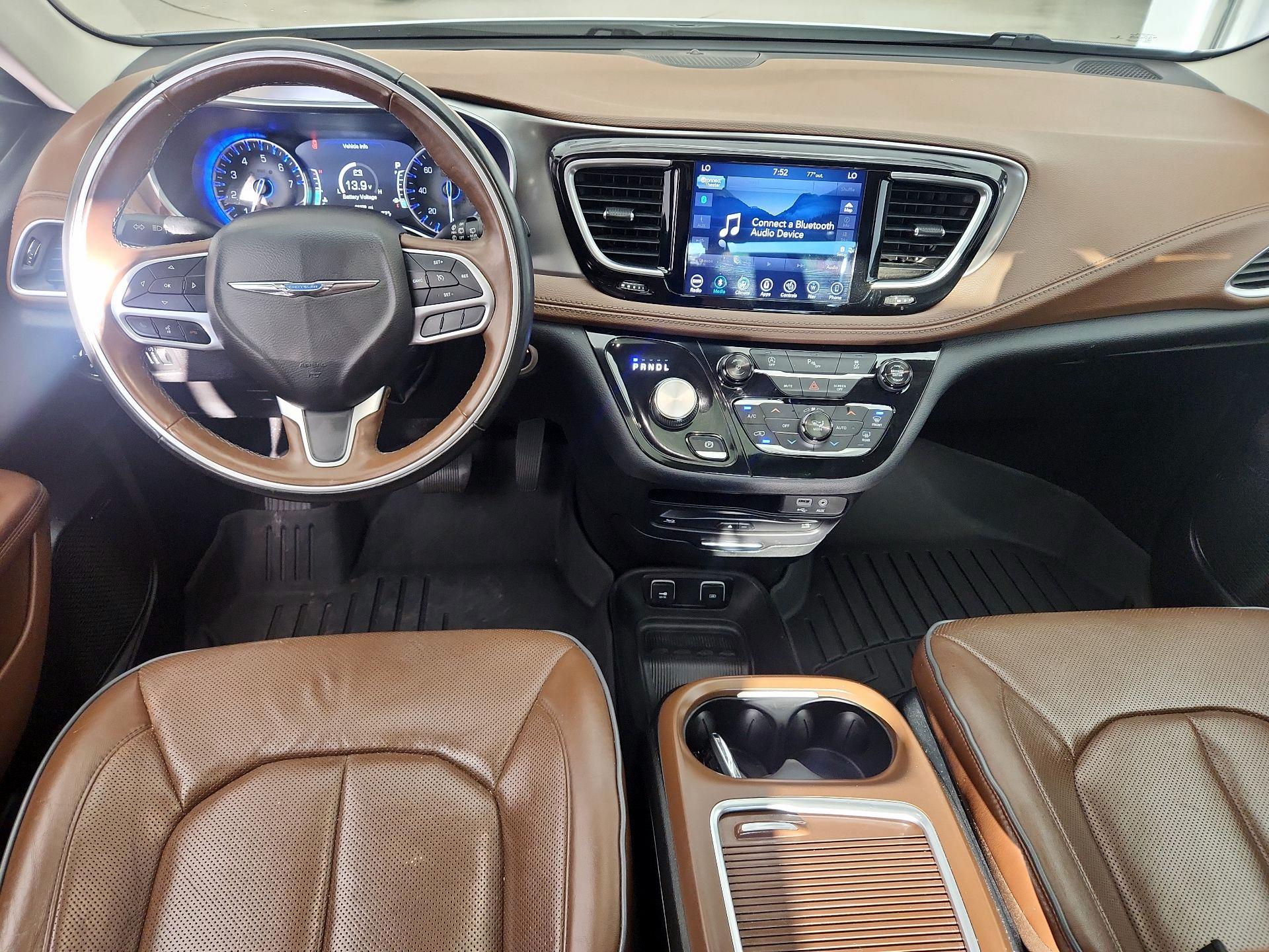 Thumbnail: 2018 Chrysler Pacifica - 9